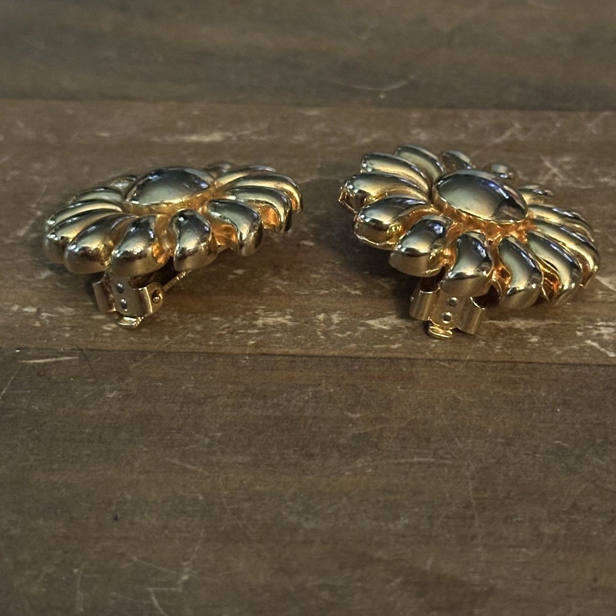 Vintage Vintage gold tone clip on sunflower earrings Size ONE SIZE - 2 Thumbnail