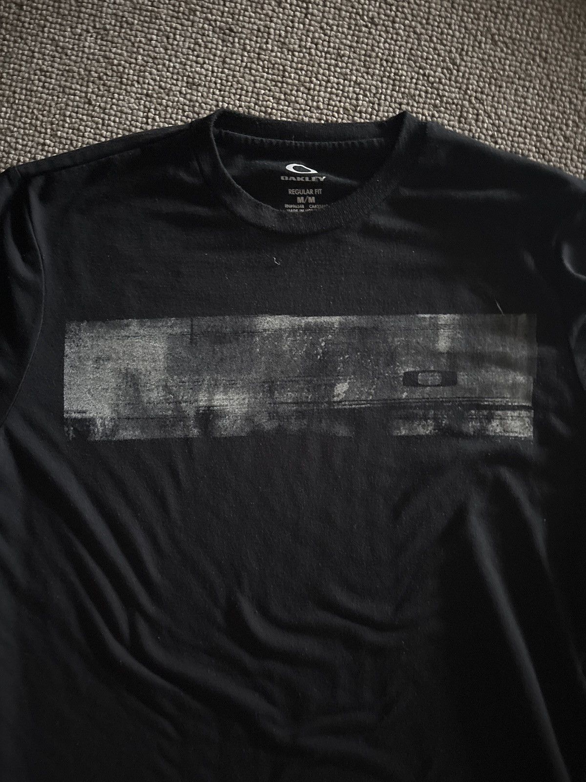 Oakley × Vintage Vintage Oakley big logo gorpcore y2k tshirt Size US M / EU 48-50 / 2 - 4 Thumbnail