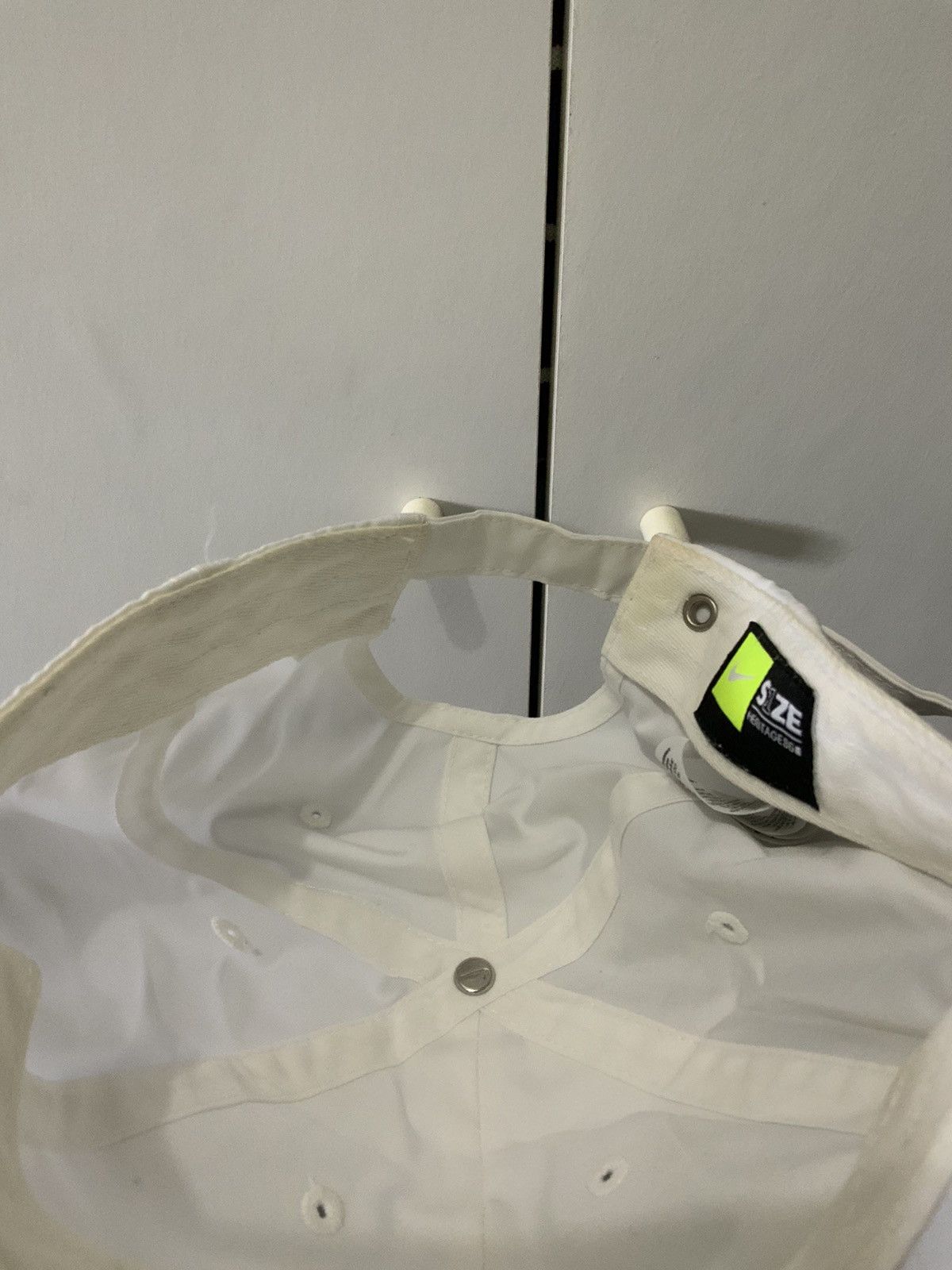 Nike Nike Small Swoosh Logo White Hat Size ONE SIZE - 10 Thumbnail