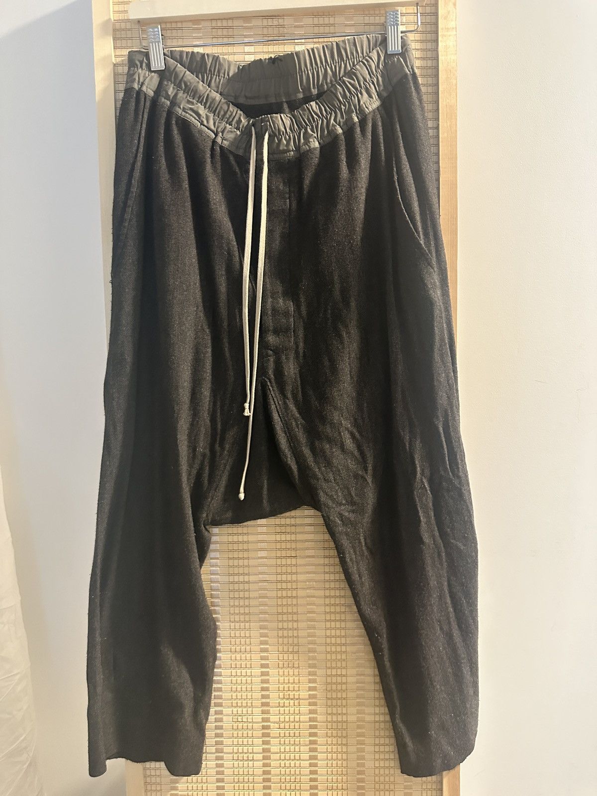 Rick Owens Rick Owens Gleam FW10 Runway Pod Shorts Size US 28 / EU 44 - 1 Thumbnail