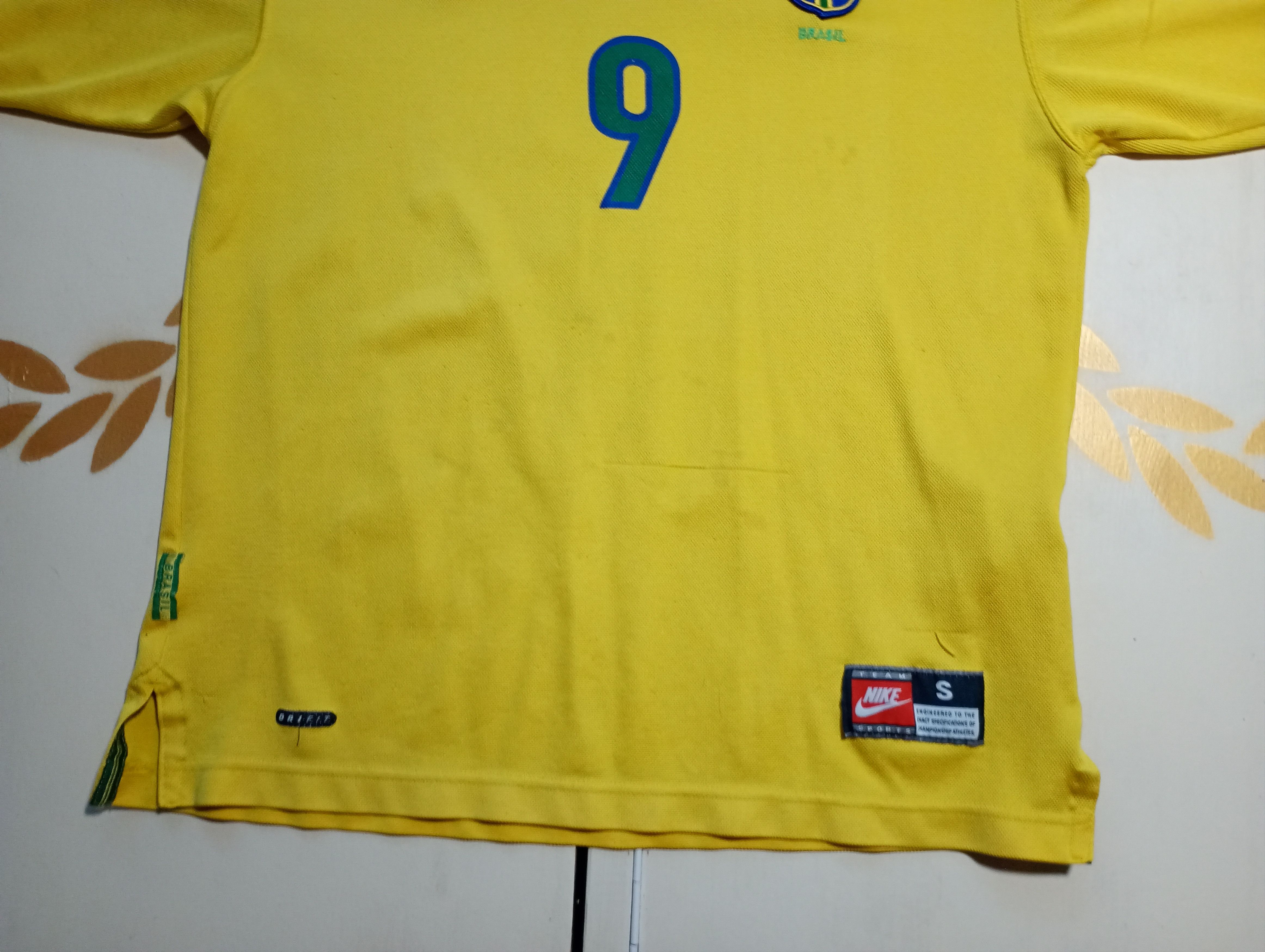 Nike Nike Brazil Jersey #9 Ronaldo 1998 Vintage Size US S / EU 44-46 / 1 - 3 Thumbnail