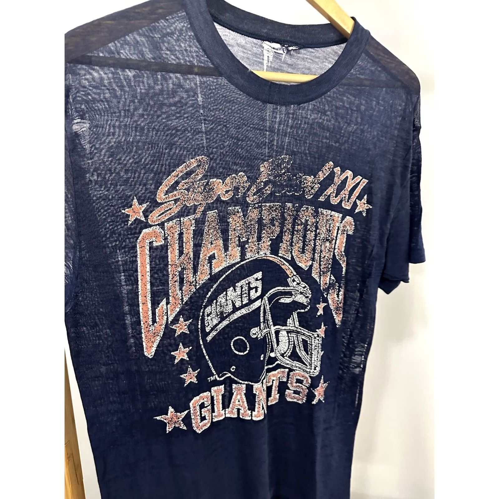 Vintage VTG 80s Super Bowl XXI 1986 Champions NY Giants NFL Paper Thin Burnout T-Shirt L Shirt Mens Blue Distressed Football Thin Thrashed Threadbare Worn Size US L / EU 52-54 / 3 - 4 Thumbnail
