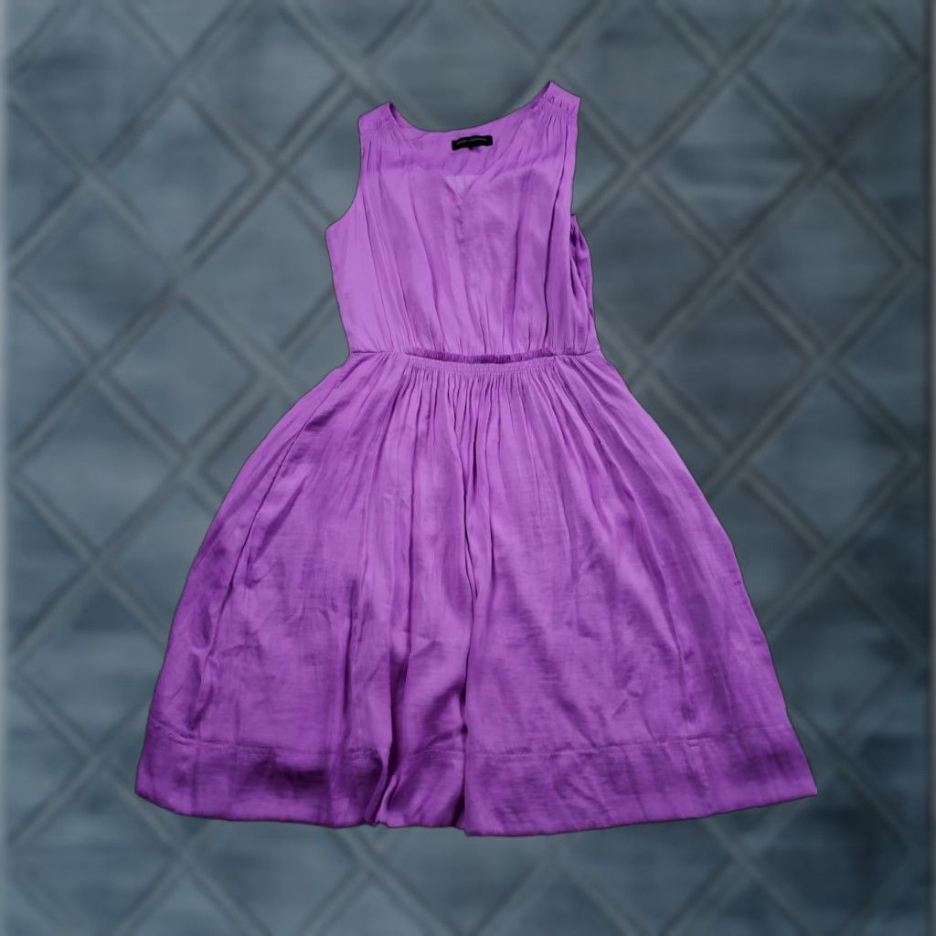 banana republic purple dress Women's Sz 4 Pleated V-Neck Lined Sheath w/Pockets Designed to flatterwith just the right amount of structure and ease VINTAGE Banana Republic Dress Womens