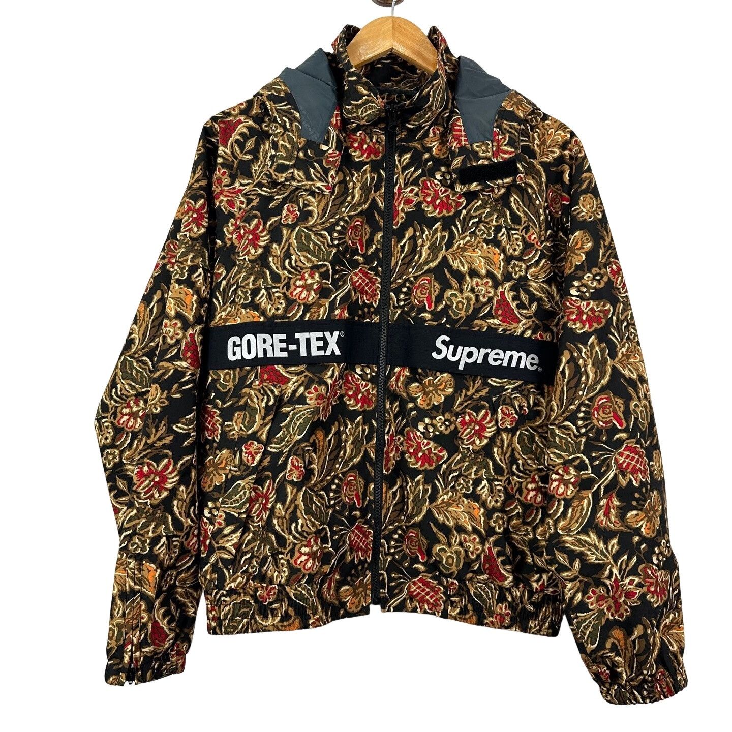 Supreme Supreme Gore-Tex Floral Court Jacket Size S Size US S / EU 44-46 / 1 - 1 Thumbnail