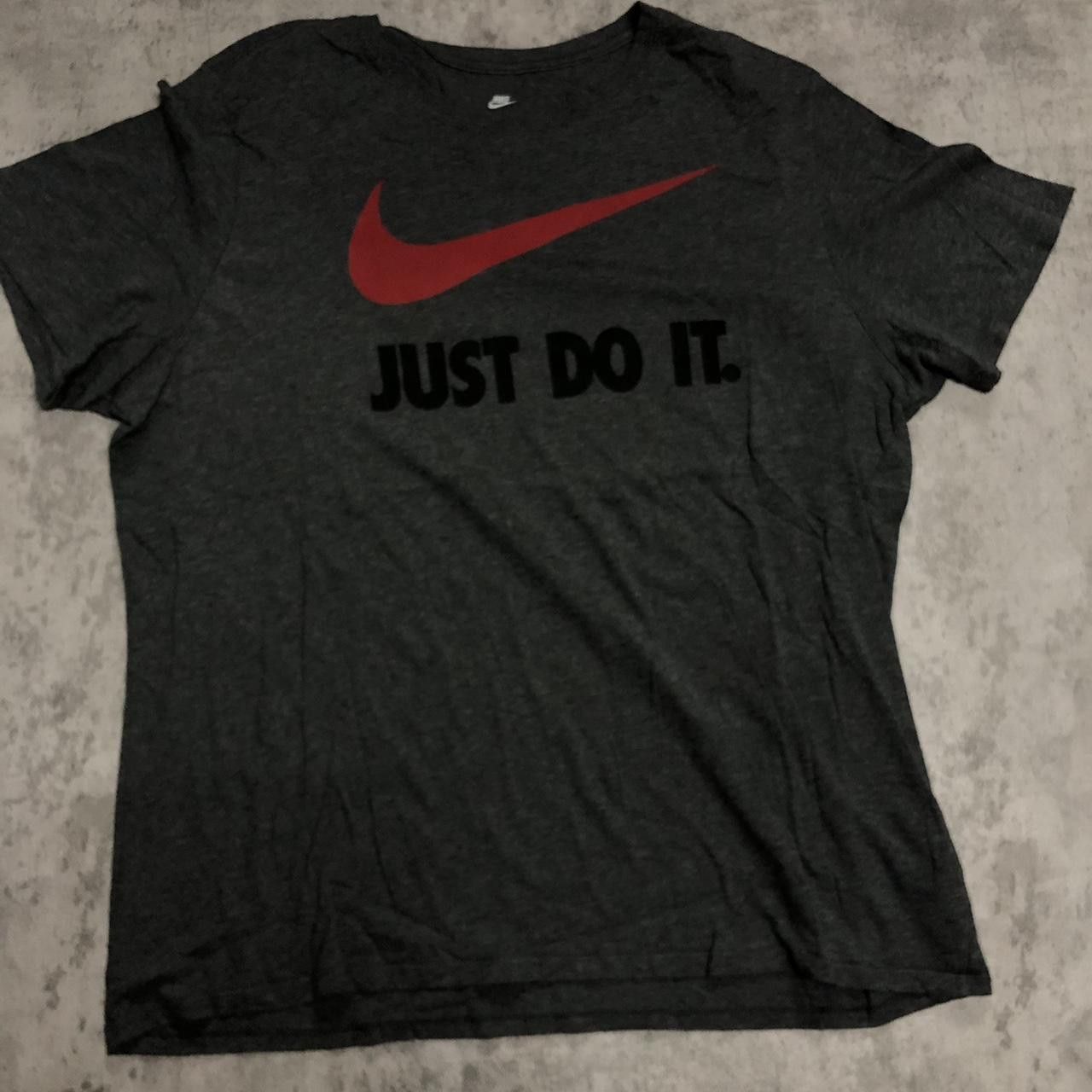 Nike Black Nike tee with red swoosh Size US XL / EU 56 / 4 - 1 Thumbnail