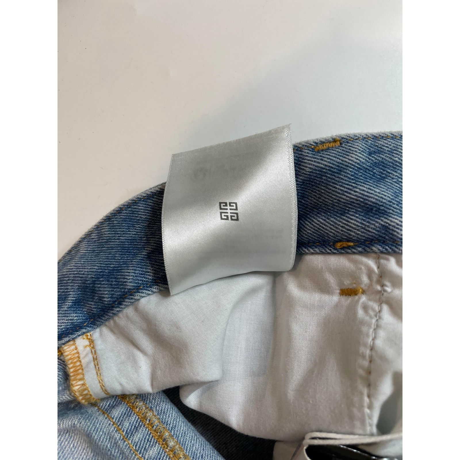 Givenchy Givenchy 'Carpenter' Light Wash Jean Shorts Size 32" / US 10 / IT 46 - 5 Thumbnail