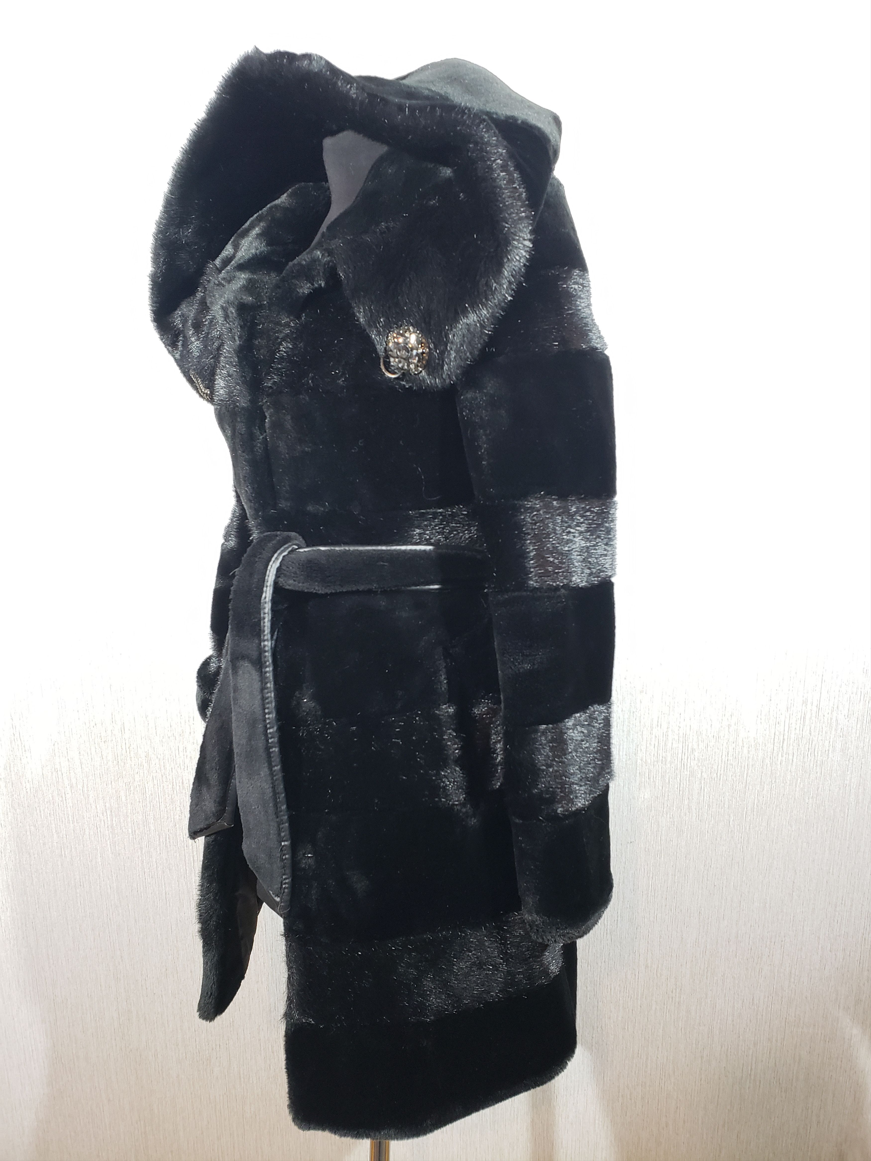 Other Women's fur coat made of warm, reliable faux fur. Size S / US 4 / IT 40 - 2 Thumbnail