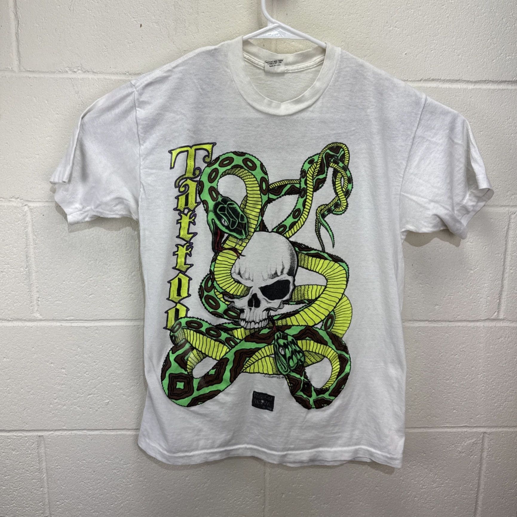 Vintage VINTAGE Fashion Victim Tattoo T-Shirt Large White Snake Skull 90s Mens Size US L / EU 52-54 / 3 - 2 Thumbnail