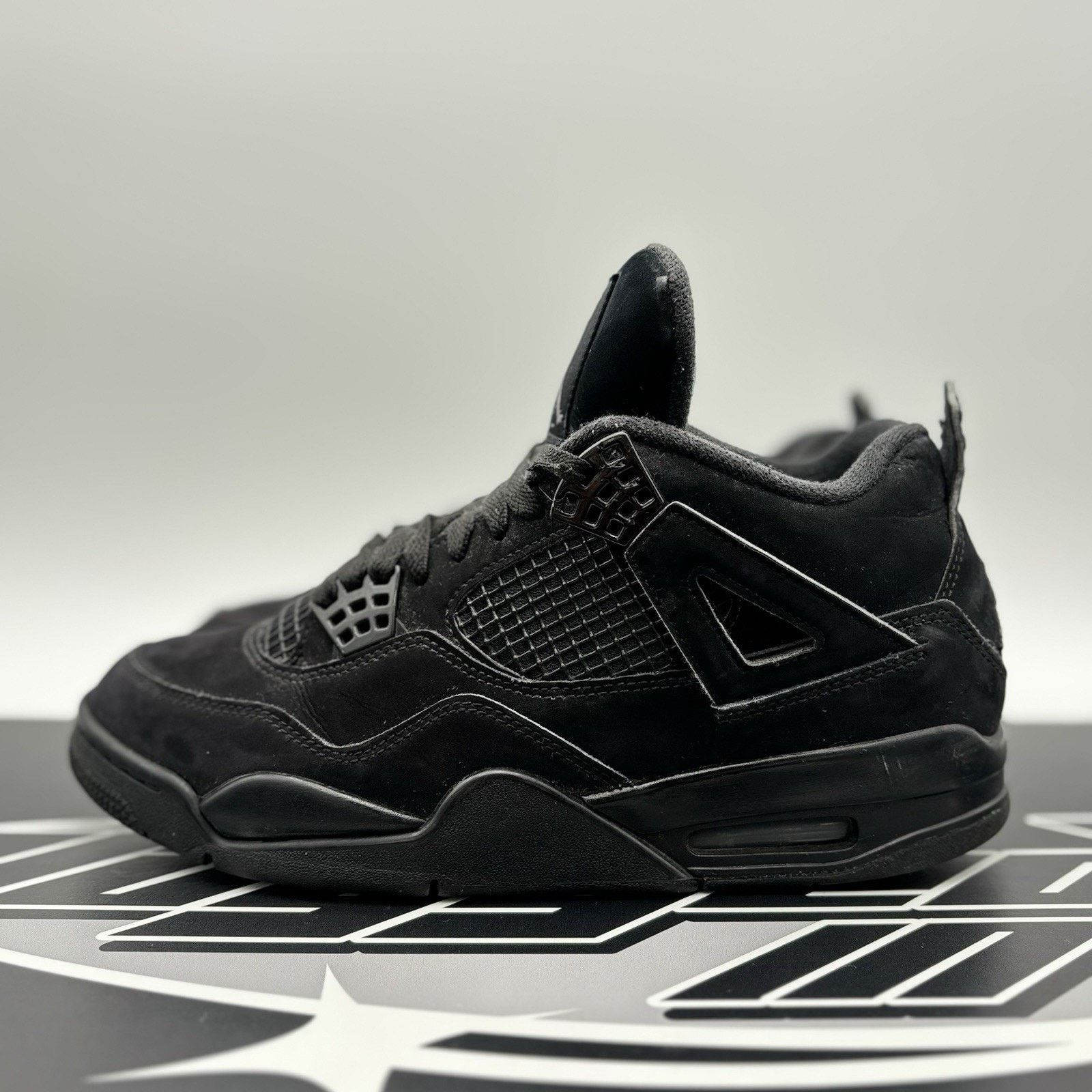 Jordan Brand Size 8.5 - Jordan 4 Retro Mid Black Cat Size US 8.5 / EU 41-42 - 1 Thumbnail