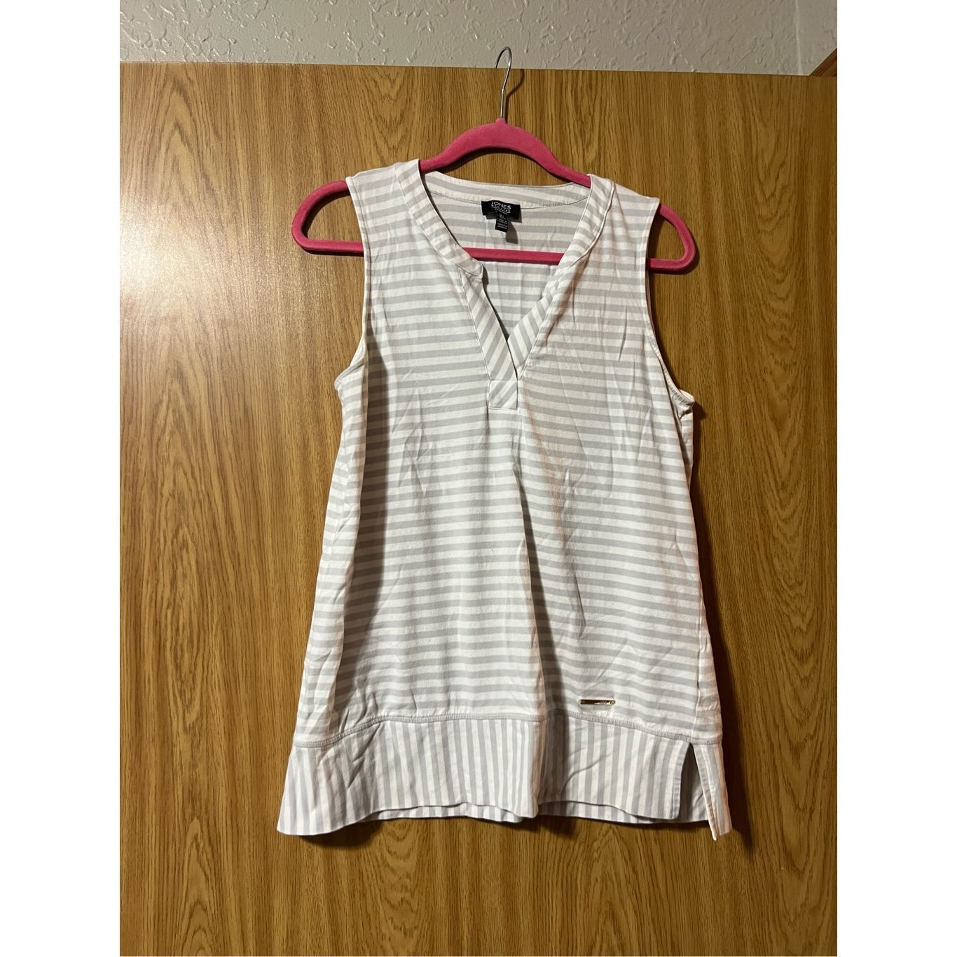 Jones New York Jones New York Signature White & Grey Striped V-Neck Tank To Size L / US 10 / IT 46 - 1 Thumbnail