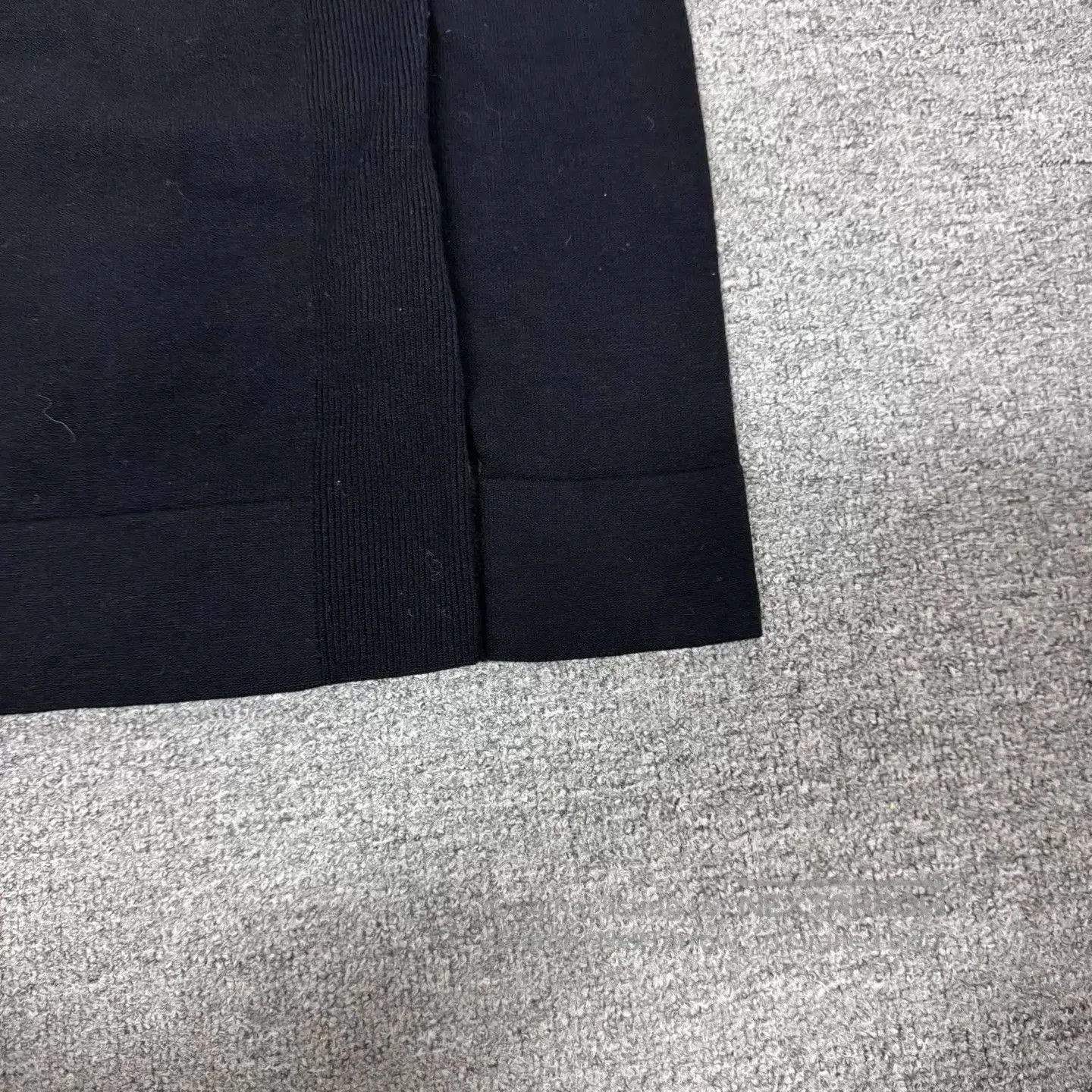Black Zip-Front Long Sleeve Sweater L.