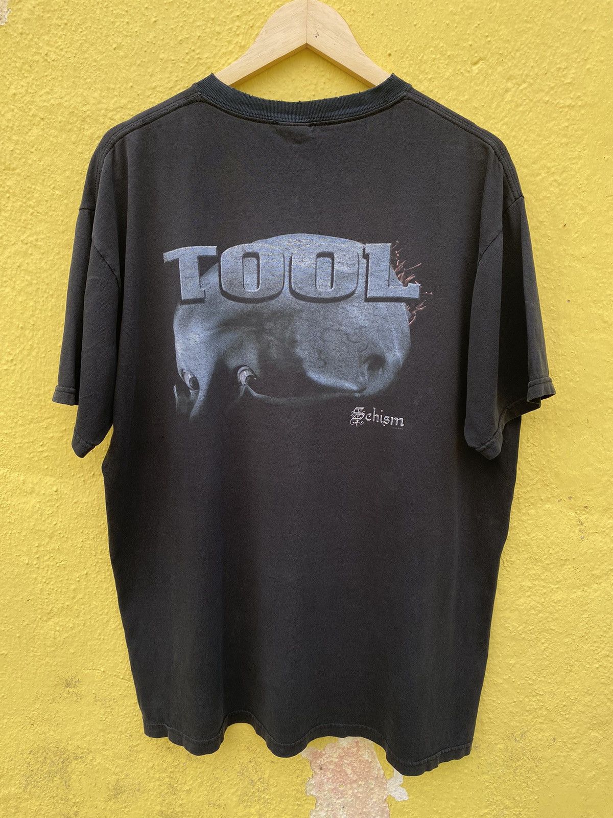 Band Tees Vintage tool schism band t shirt Size US XL / EU 56 / 4 - 9 Thumbnail