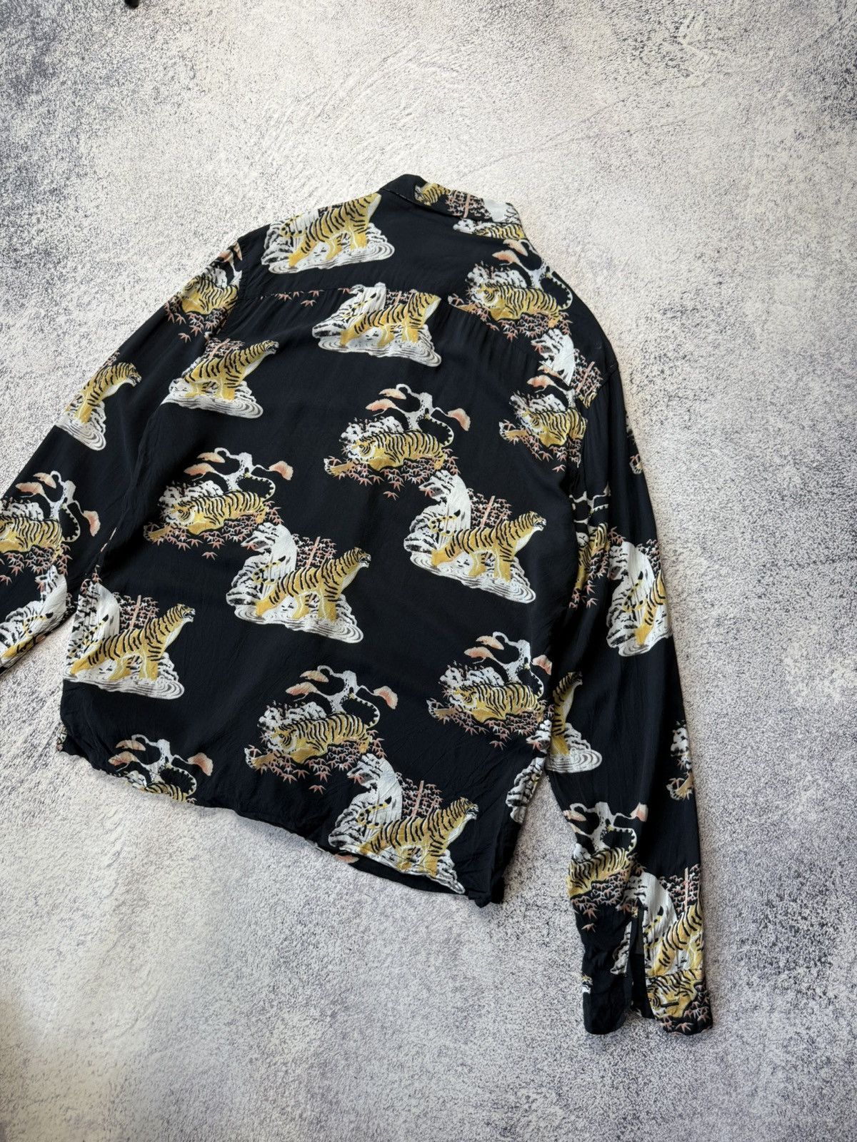 Allsaints Vintage Allsaints Viscose Tiger Crazy Print Y2K Hawaii Shirt Size US L / EU 52-54 / 3 - 23 Thumbnail