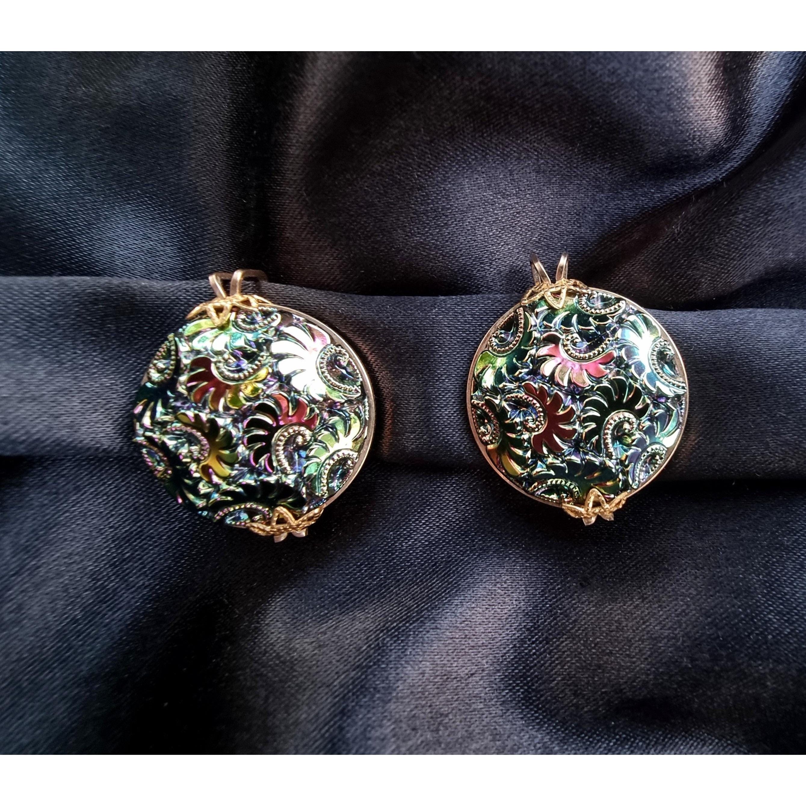 Other Vintage Northern Lights Carnival Glass Clip On Earrings Size ONE SIZE - 3 Thumbnail