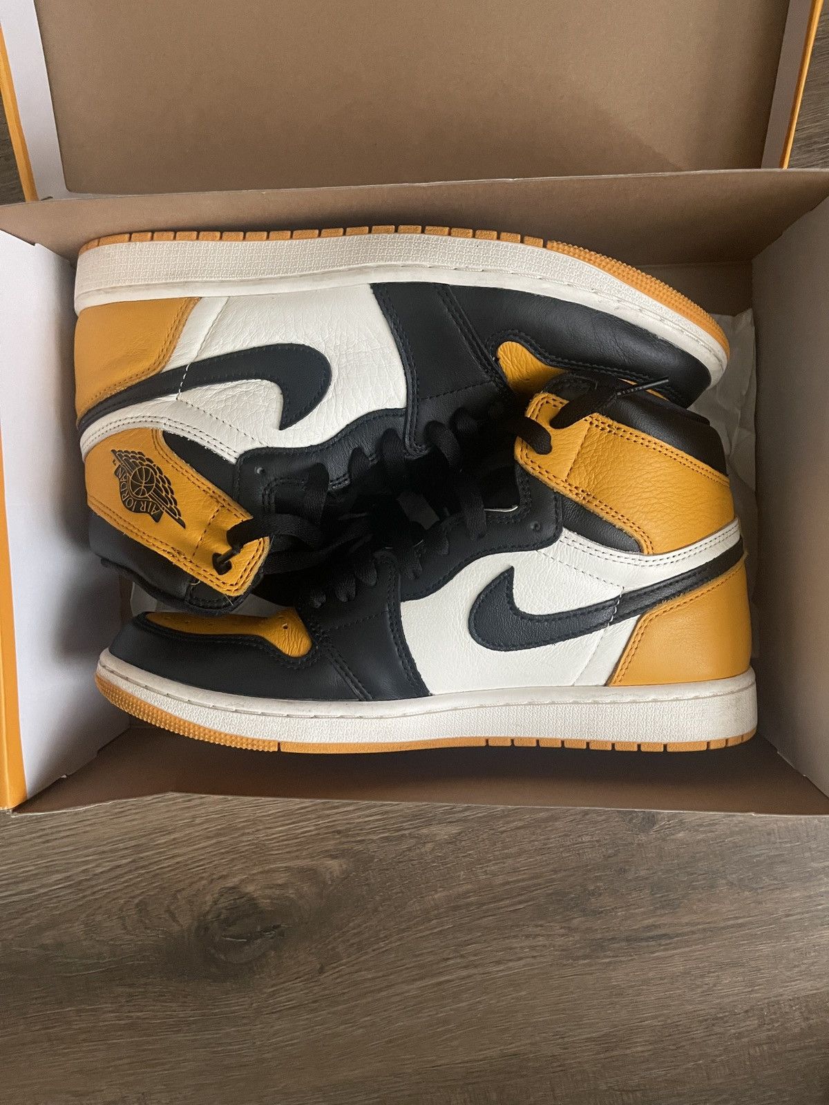 Jordan Brand × Nike Air Jordan 1 Retro High Og Yellow Toe Size US 10 / EU 43 - 2 Thumbnail