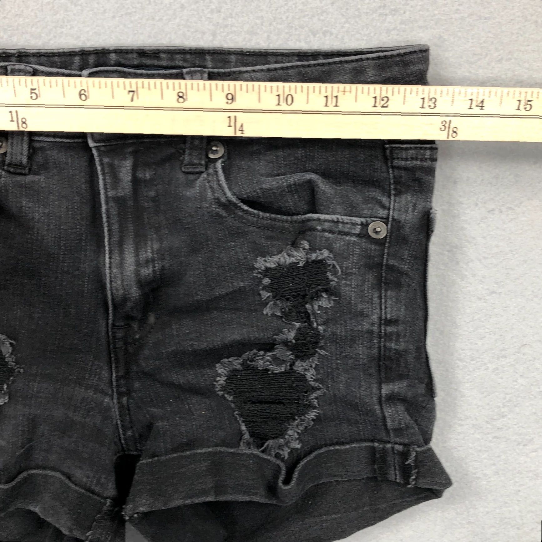 Vintage Aero Shorts Women 6 Black Cut Off High Rise Midi Rolled Cuff Distressed Jorts Size 28" / US 6 / IT 42 - 4 Thumbnail