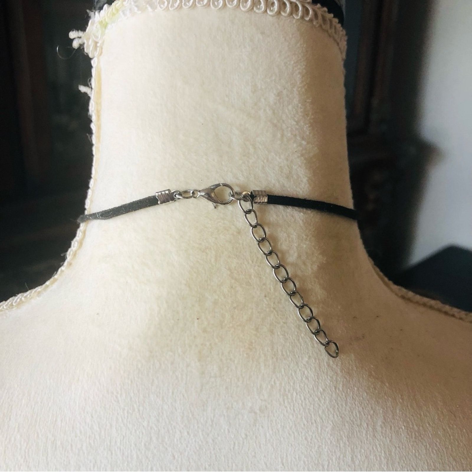 Jewelry Elegant black suede cord faux pearl accent choker necklace Size ONE SIZE - 6 Thumbnail