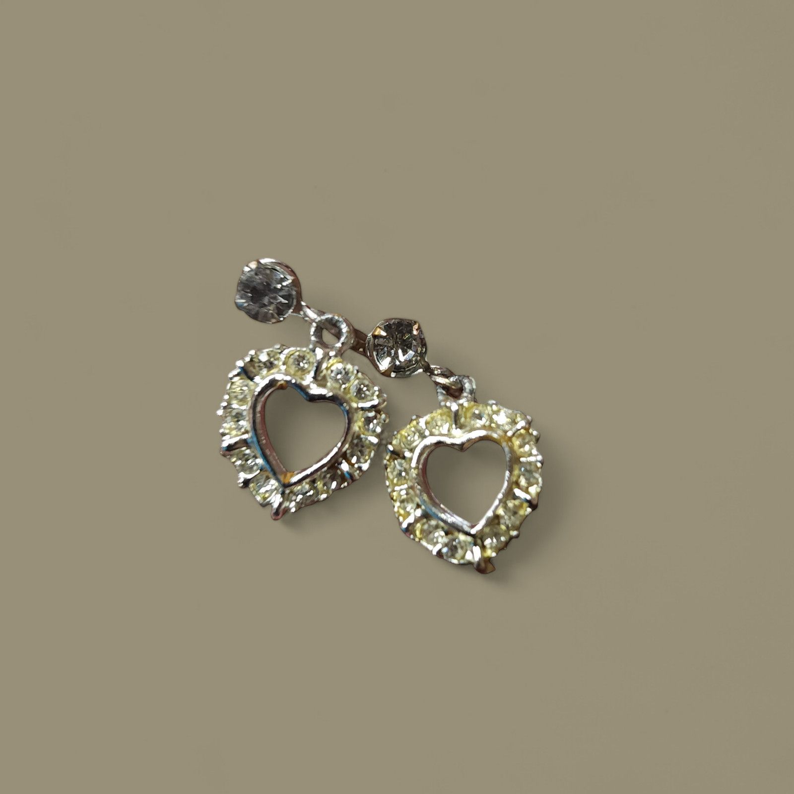 The Unbranded Brand Vintage heart rhinestones screw back earrings necklace Size ONE SIZE - 4 Thumbnail