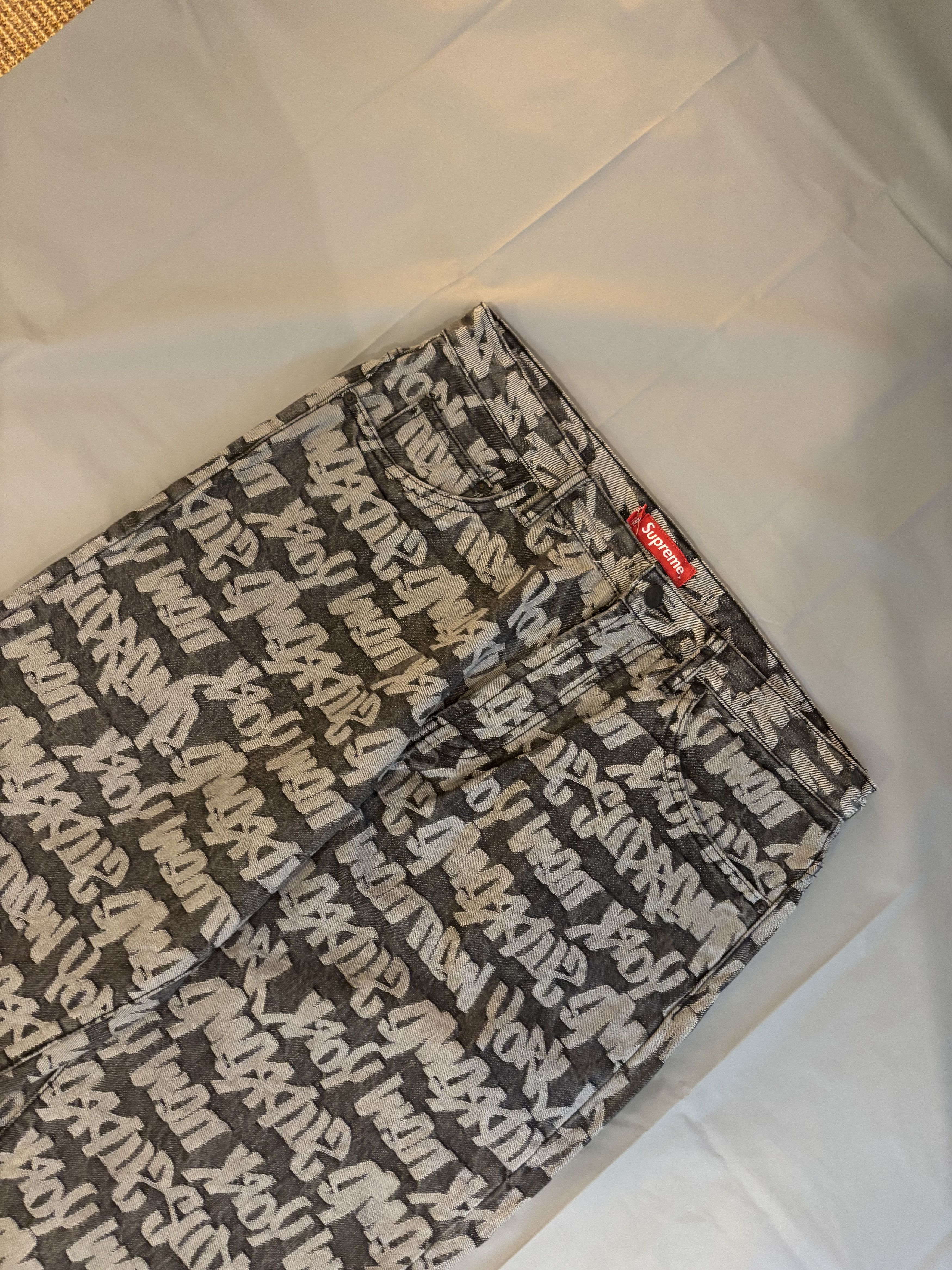 Supreme Jeans Supreme monogramme gris à motifs neuf avec étiquette Size US 34 / EU 50 - 4 Thumbnail