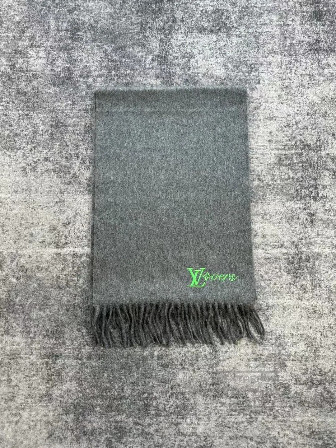 Louis Vuitton Louis Vuitton Pharrell Friends Family Cashmere Scarf. Size ONE SIZE - 1 Thumbnail