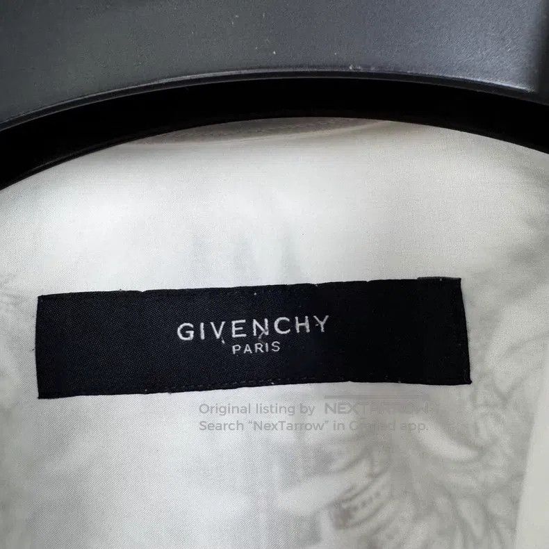 Givenchy Givenchy White Classic Spray Can Logo Big Logo Shirt Size US M / EU 48-50 / 2 - 4 Thumbnail