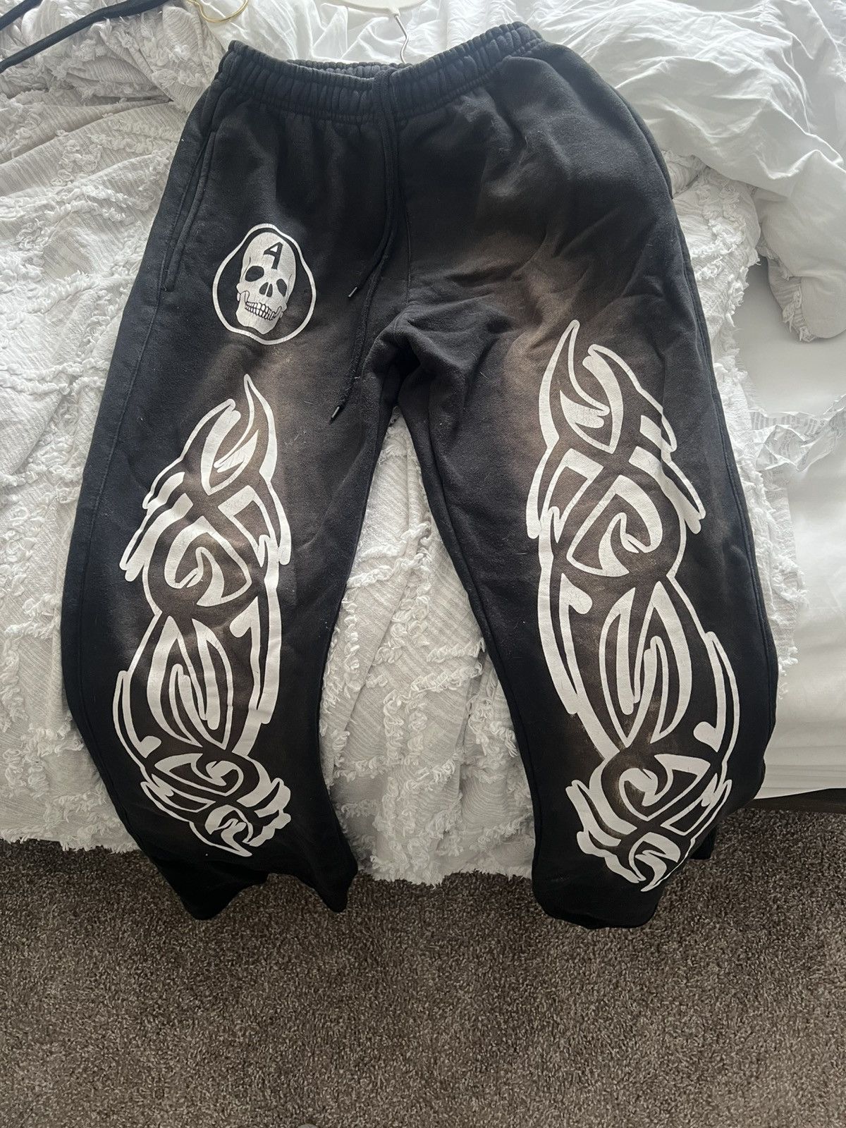Other Hidden Fours flares Size US 32 / EU 48 - 1 Thumbnail