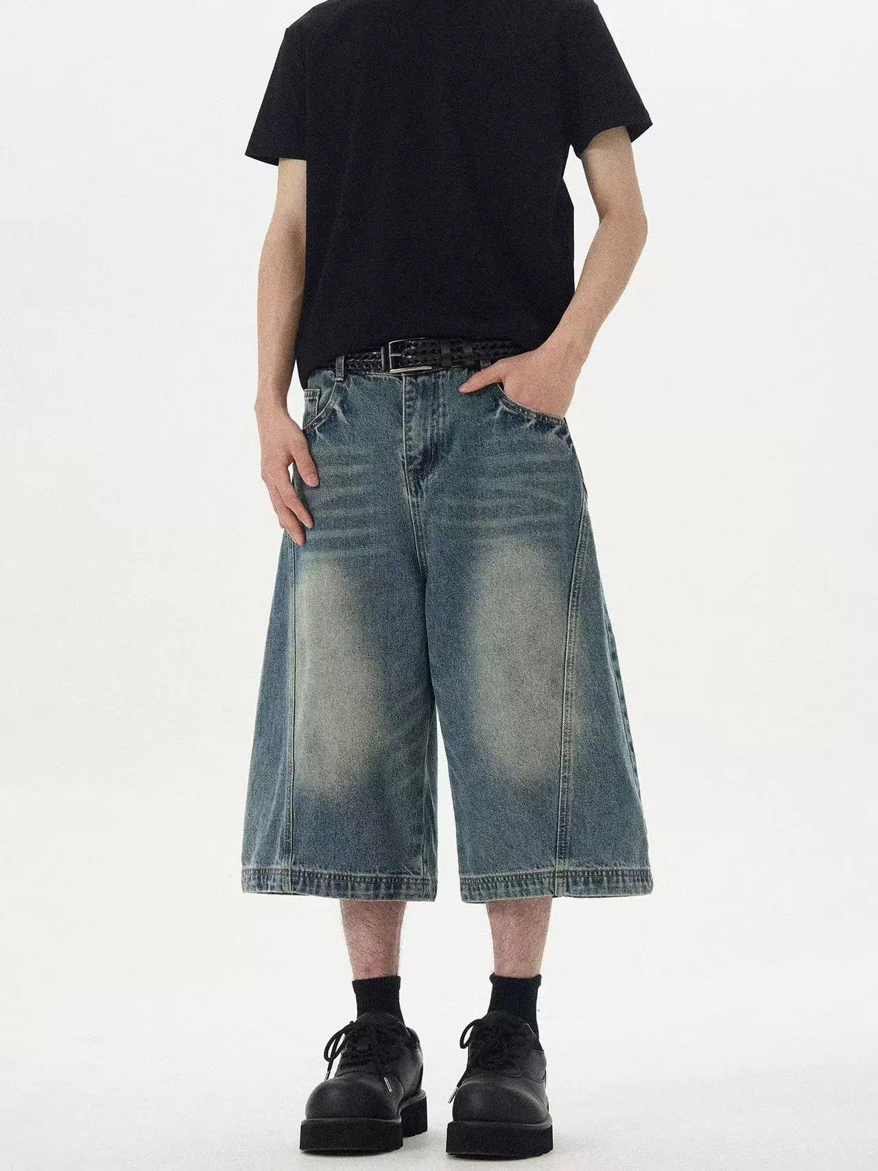 Jean Men's American retro loose washed distressed denim shorts Size US 32 / EU 48 - 1 Thumbnail