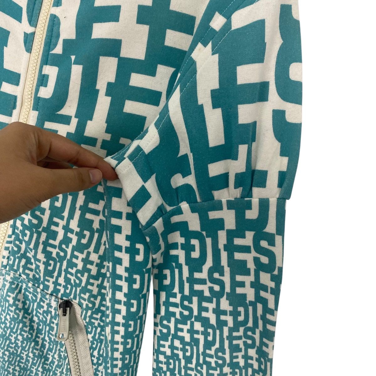 Vintage Vintage Diesel Full Zip Sweater Hoodie All Over Print Size M Size US M / EU 48-50 / 2 - 6 Thumbnail