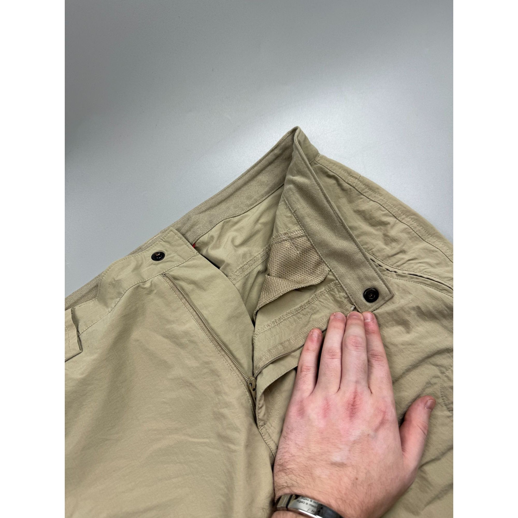 The North Face The North Face Beige Nylon Cargo Trail Pants (Y1190) Size US 32 / EU 48 - 8 Thumbnail