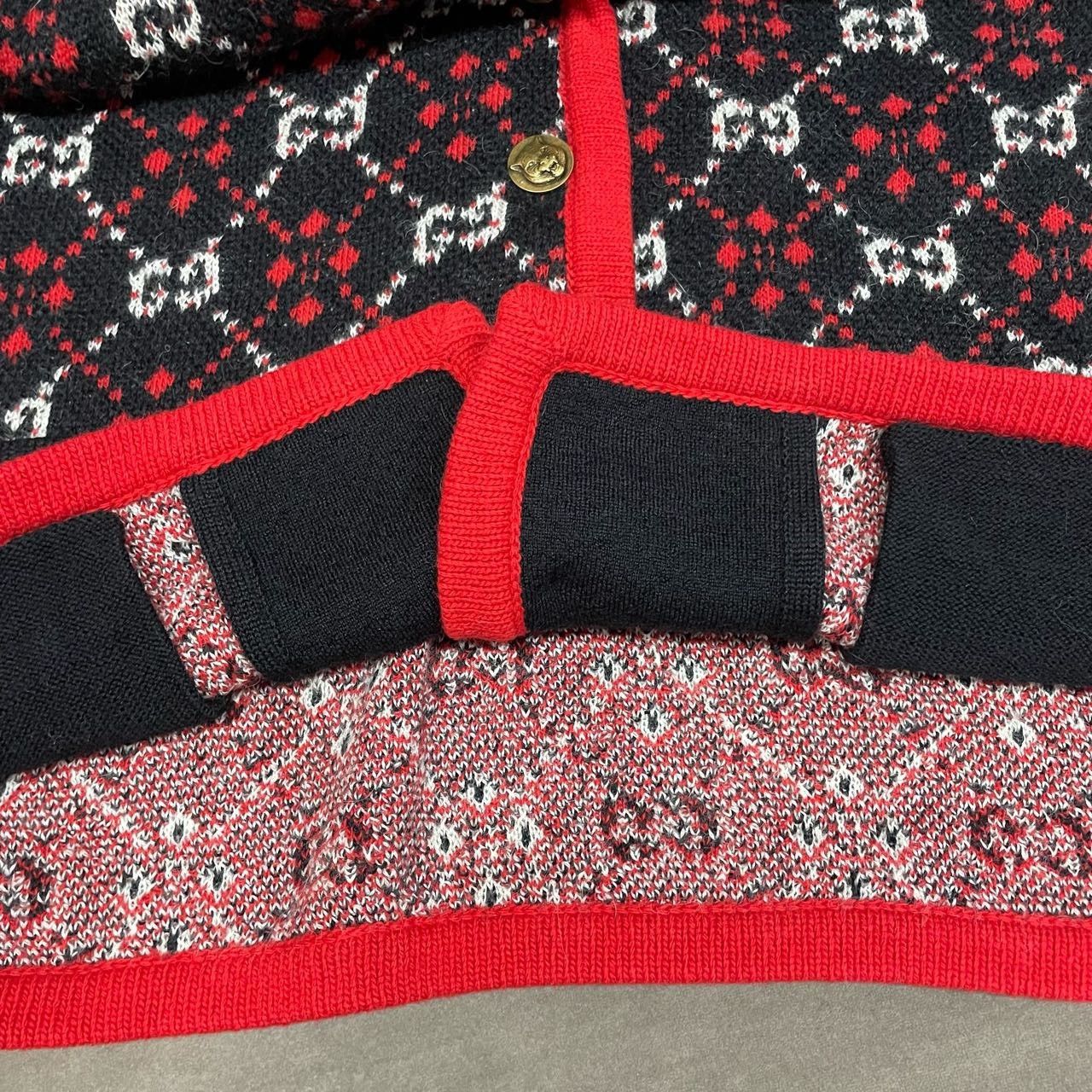 Gucci Gucci Black and red full-print vintage cardigan sweater 250 Size US XS / EU 42 / 0 - 7 Thumbnail