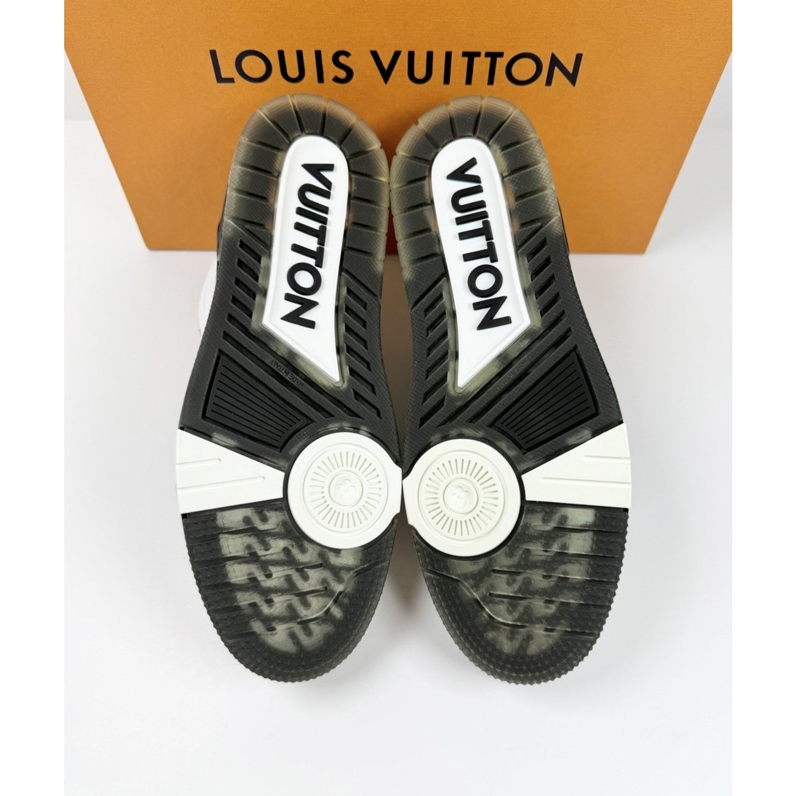 Louis Vuitton Size 7UK/8US - Louis Vuitton White Black Trainer NEW! Size US 8 / EU 41 - 7 Thumbnail