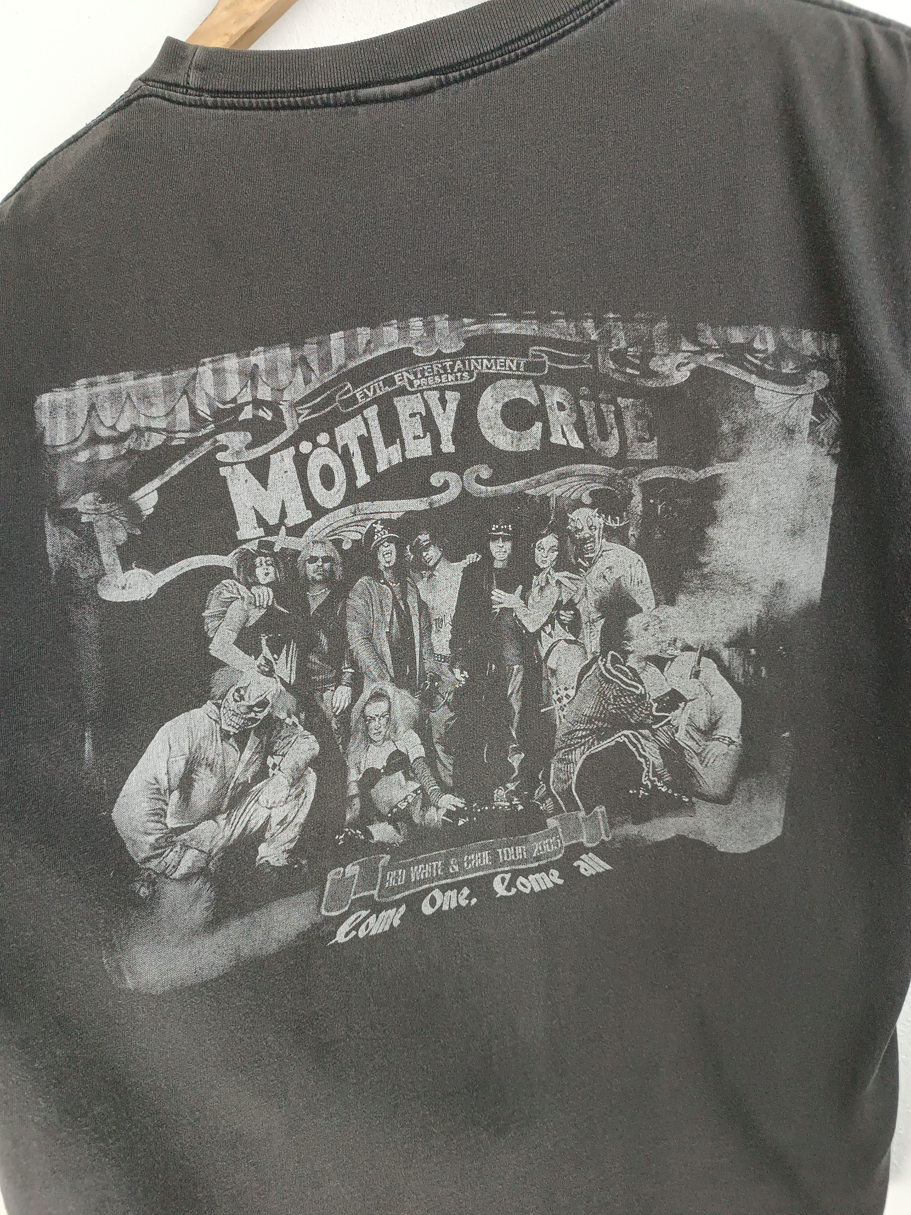 Band Tees VINTAGE 2005 MOTLEY CRUE RED, WHITE & CRUE ratt kiss poison Size US M / EU 48-50 / 2 - 17 Thumbnail