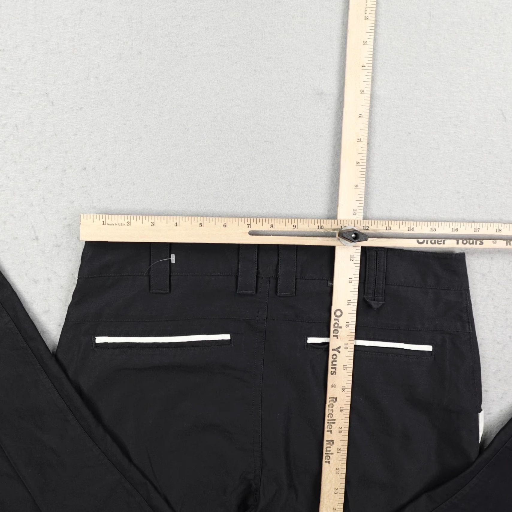 Oakley Oakley Pants Men 33x32 Black Chino Golf Regular Straight Leg Cotton Blend Slacks Size US 33 - 7 Thumbnail