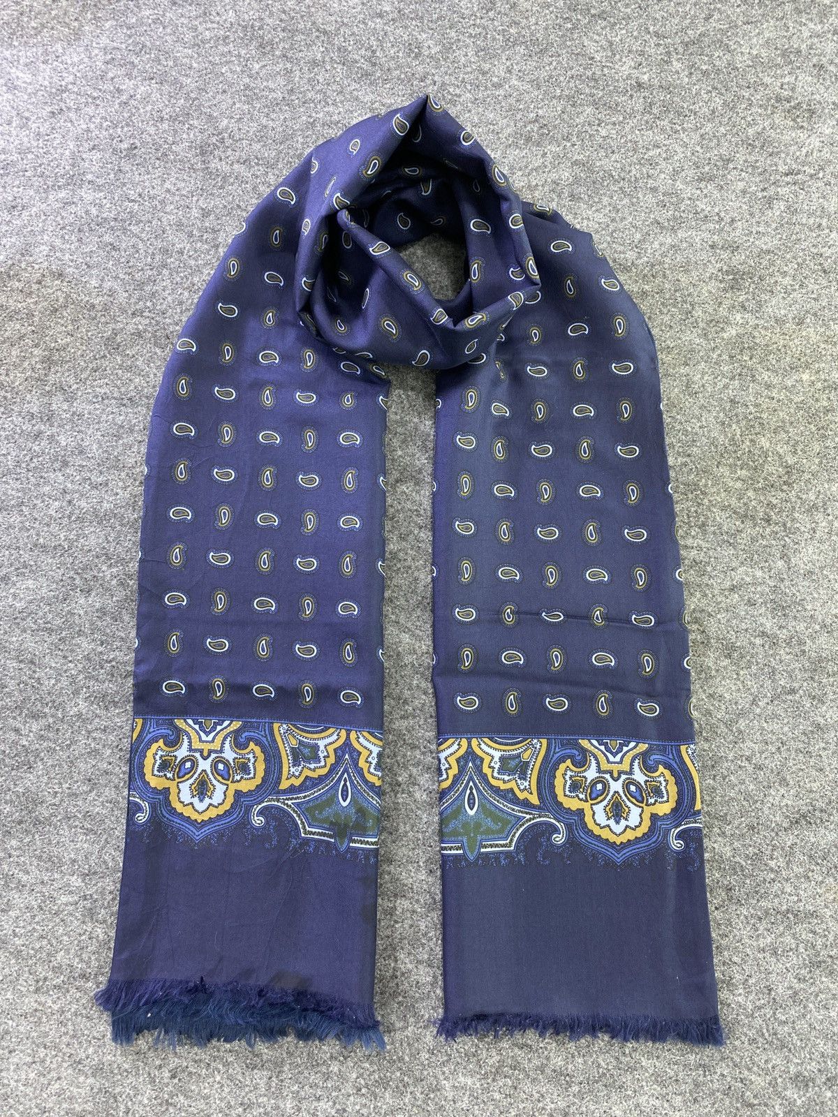 Paul Stuart Paul Stuart Scarf / Muffler / Neckwear -T592 Size ONE SIZE - 1 Thumbnail