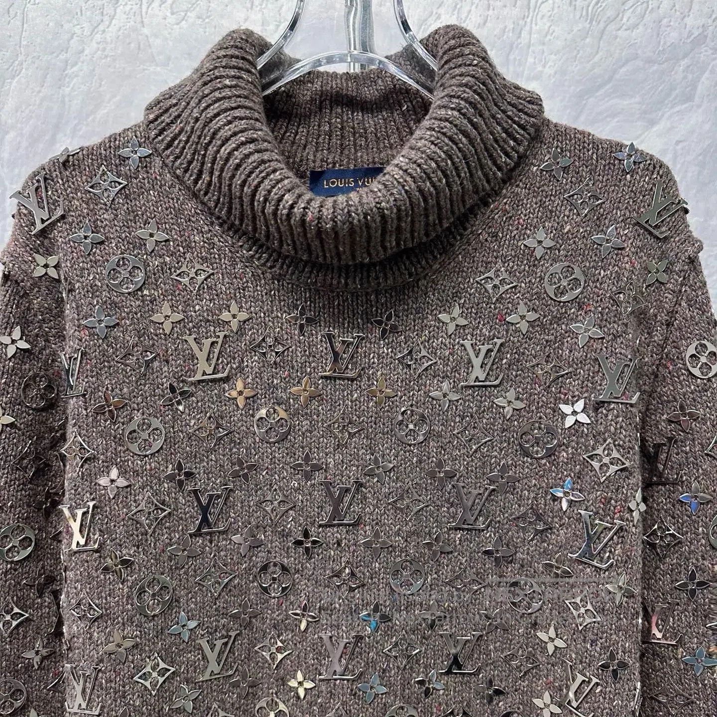 Louis Vuitton Louis Vuitton LV Metal Logo Turtleneck Sweater. Size US M / EU 48-50 / 2 - 2 Thumbnail