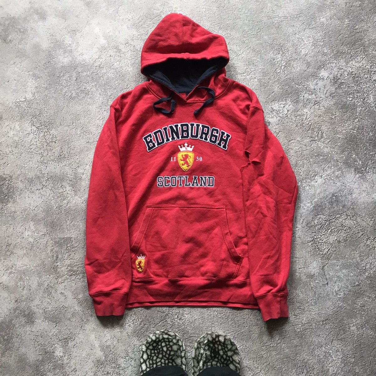 Vintage Vintage 90s Edinburgh Graphic Hoodie Streetwear Red Boxy L Size US L / EU 52-54 / 3 - 1 Thumbnail