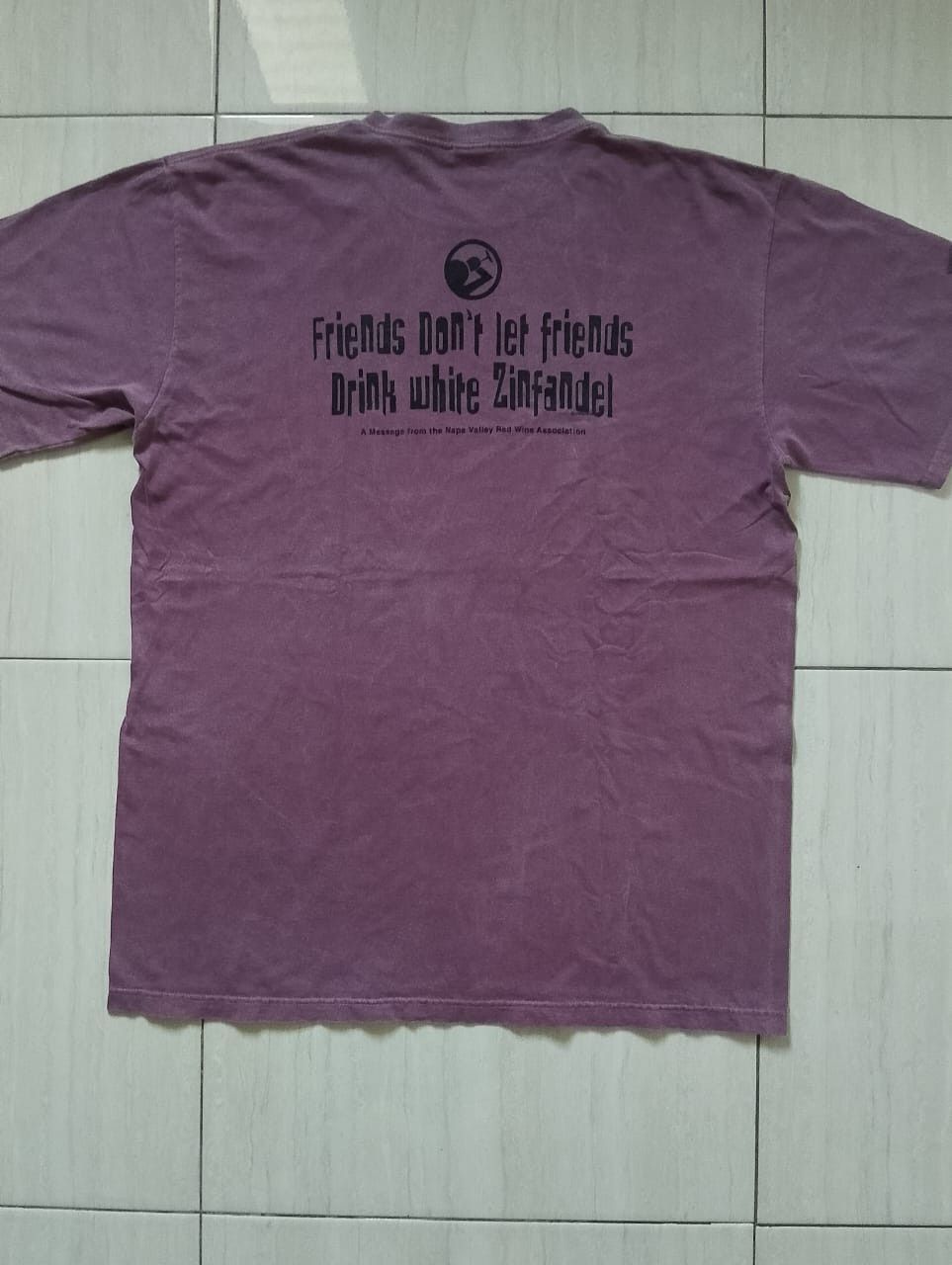 Vintage Crazy Shirt friends drink white zinfandel Vintage 90s Tshirt Size US XL / EU 56 / 4 - 1 Thumbnail