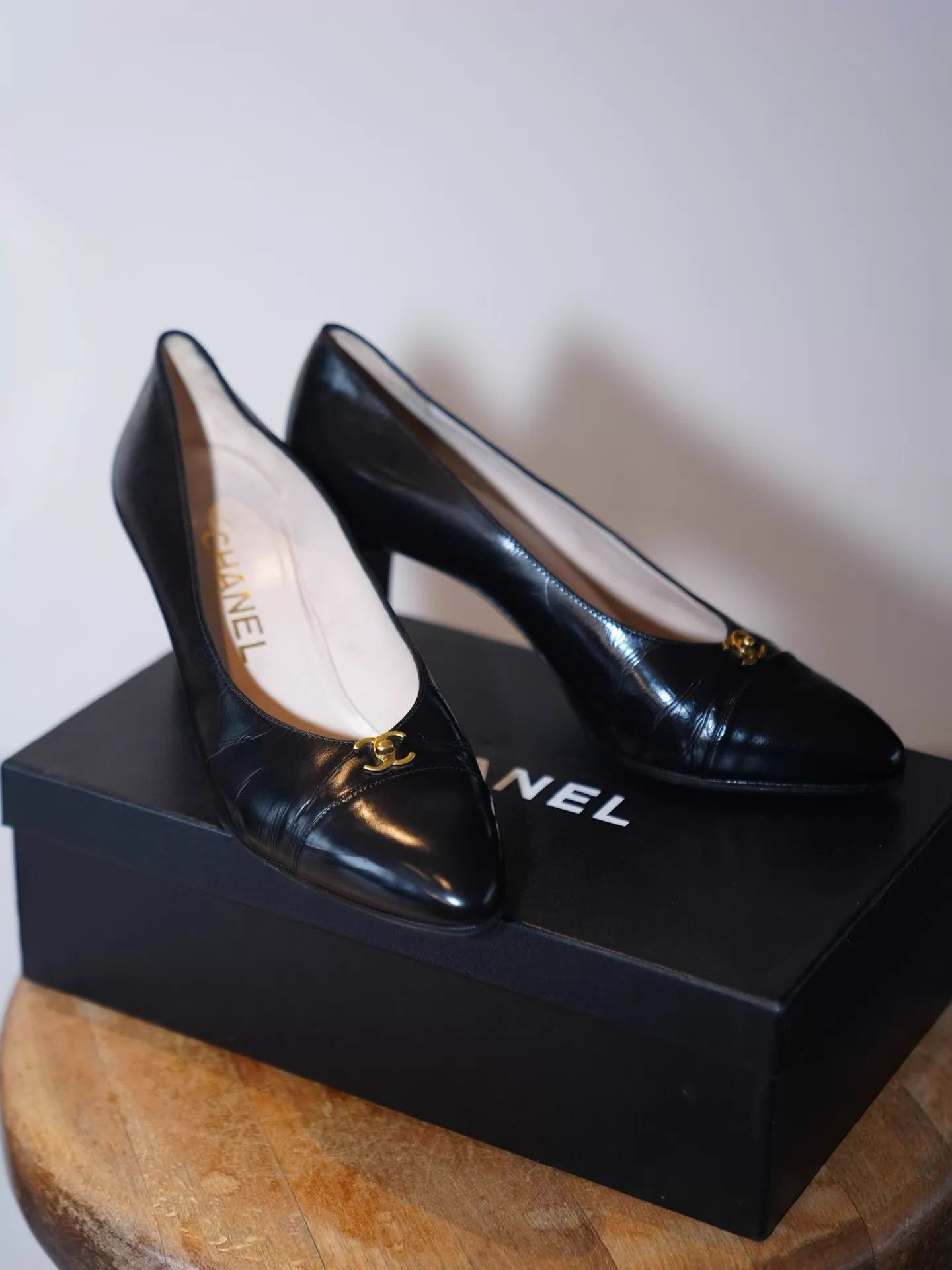 Chanel Chanel Vintage Black & Gold Baguette Buckle Block Heels 37 Size US 6.5 / IT 36.5 - 2 Thumbnail