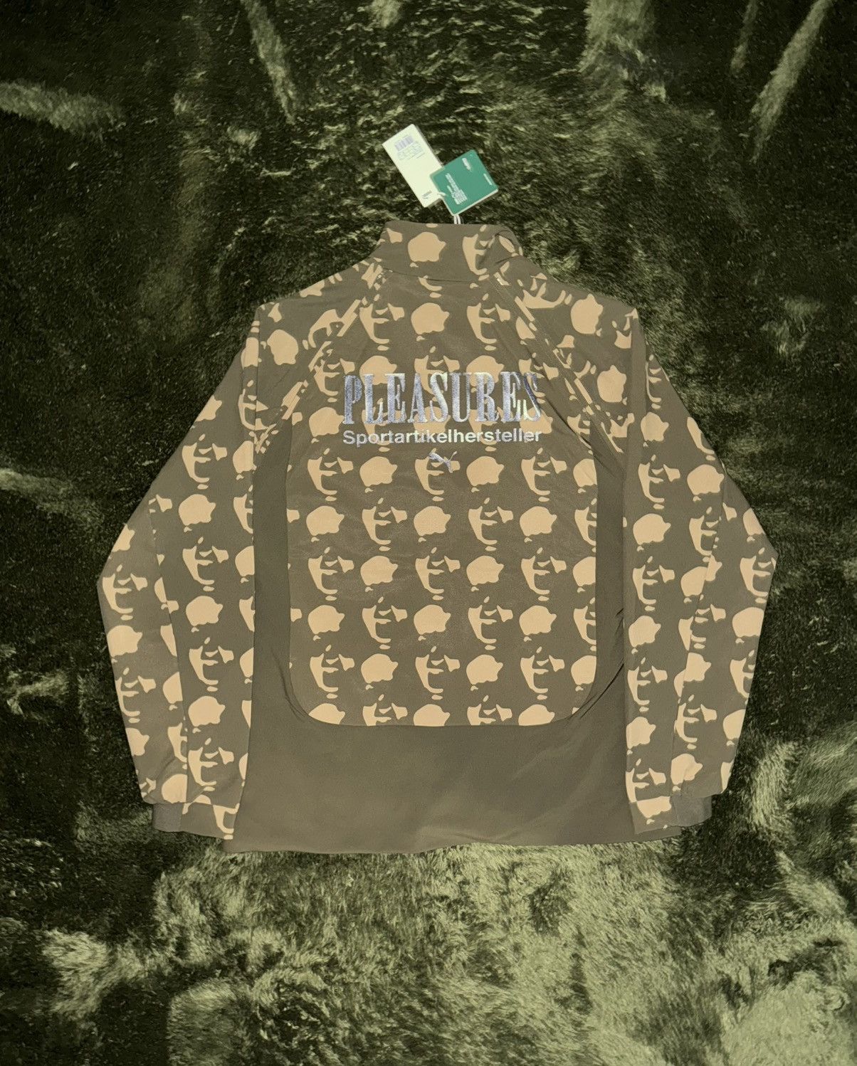 Pleasures × Puma [M] Pleasures x Puma 2-in-1 Camo Jacket Size US M / EU 48-50 / 2 - 7 Thumbnail