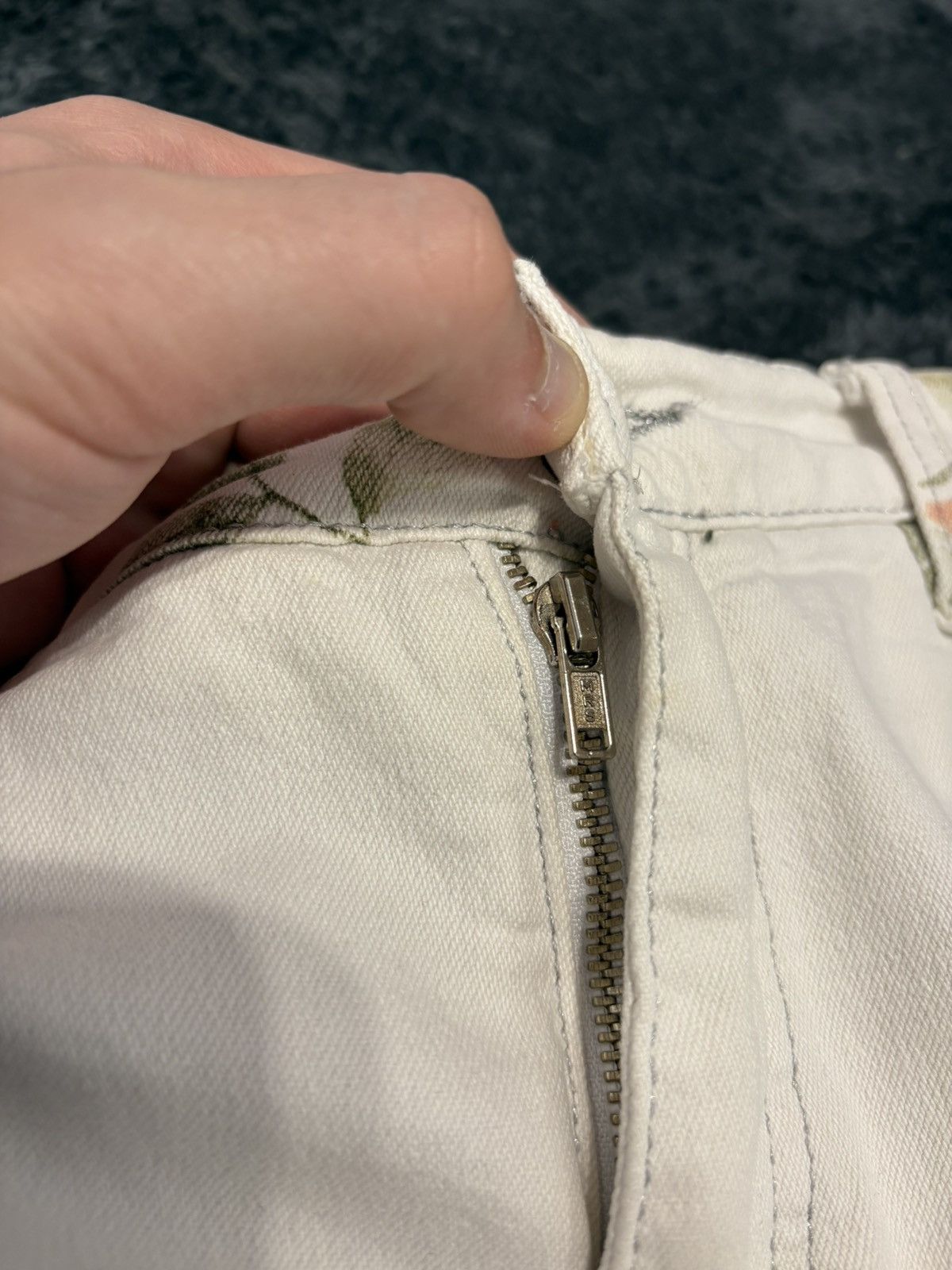 Roberto Cavalli Vintage Roberto Cavalli Flowers Rare Jeans Size 30" / US 8 / IT 44 - 14 Thumbnail