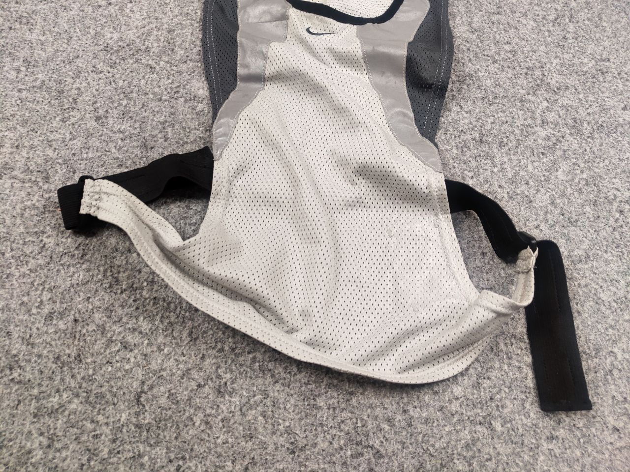 Nike Vintage Nike Running Vest Gray tones Reflective Y2K Style Size US M / EU 48-50 / 2 - 6 Thumbnail