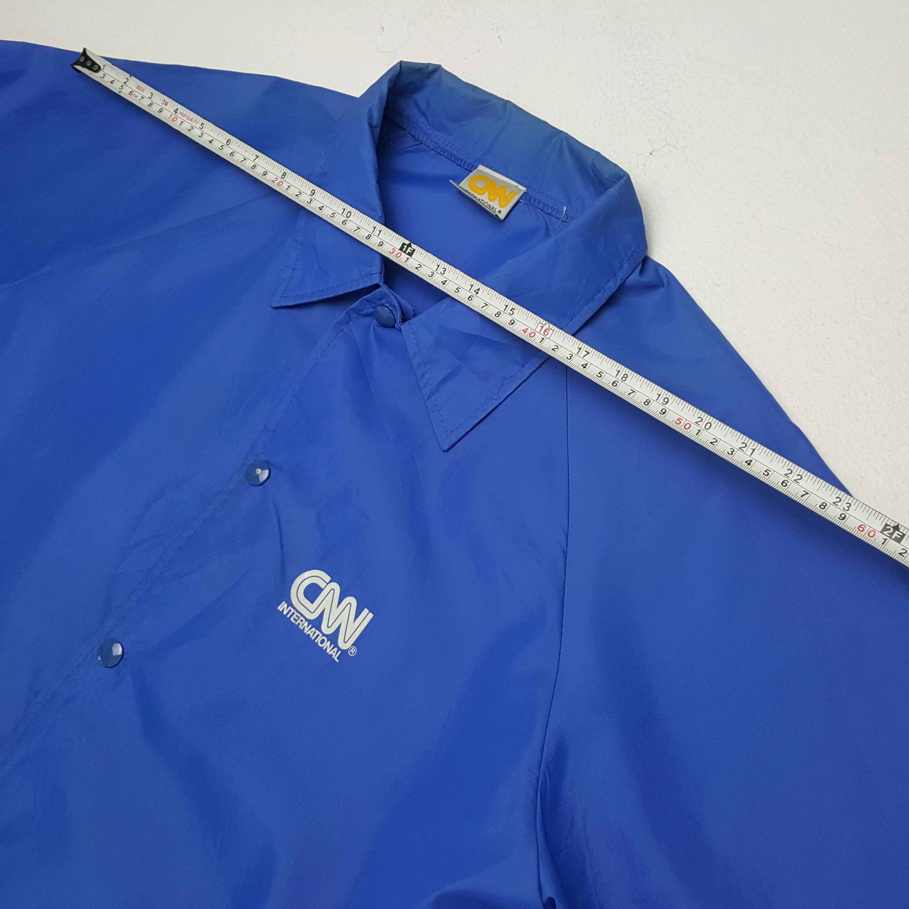 Vintage CNN INTERNATIONAL Big Logo Back Design Windbreaker Jacket Size US L / EU 52-54 / 3 - 5 Thumbnail