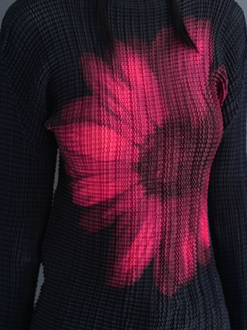 Issey Miyake Issey Miyake Black Daisy pleated top Size XS / US 0-2 / IT 36-38 - 8 Thumbnail