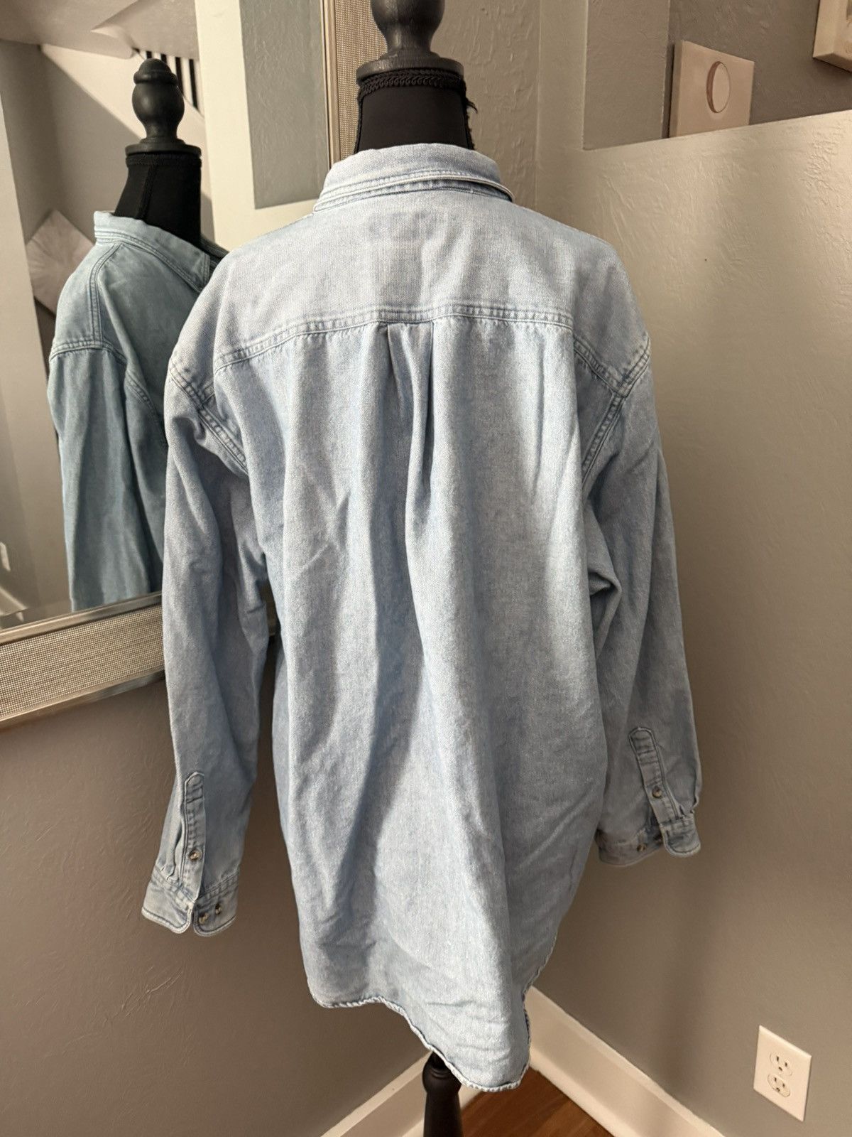 Hunt Club VTG 90s Hunt Club denim shirt embroidered crest size XL. Size US XL / EU 56 / 4 - 4 Thumbnail