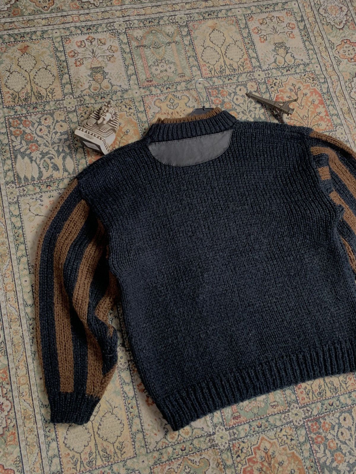 Japanese Brand × Other × Vintage Vintage Street Scenes Korean sweater Eagle leather logo ! Size US M / EU 48-50 / 2 - 12 Thumbnail