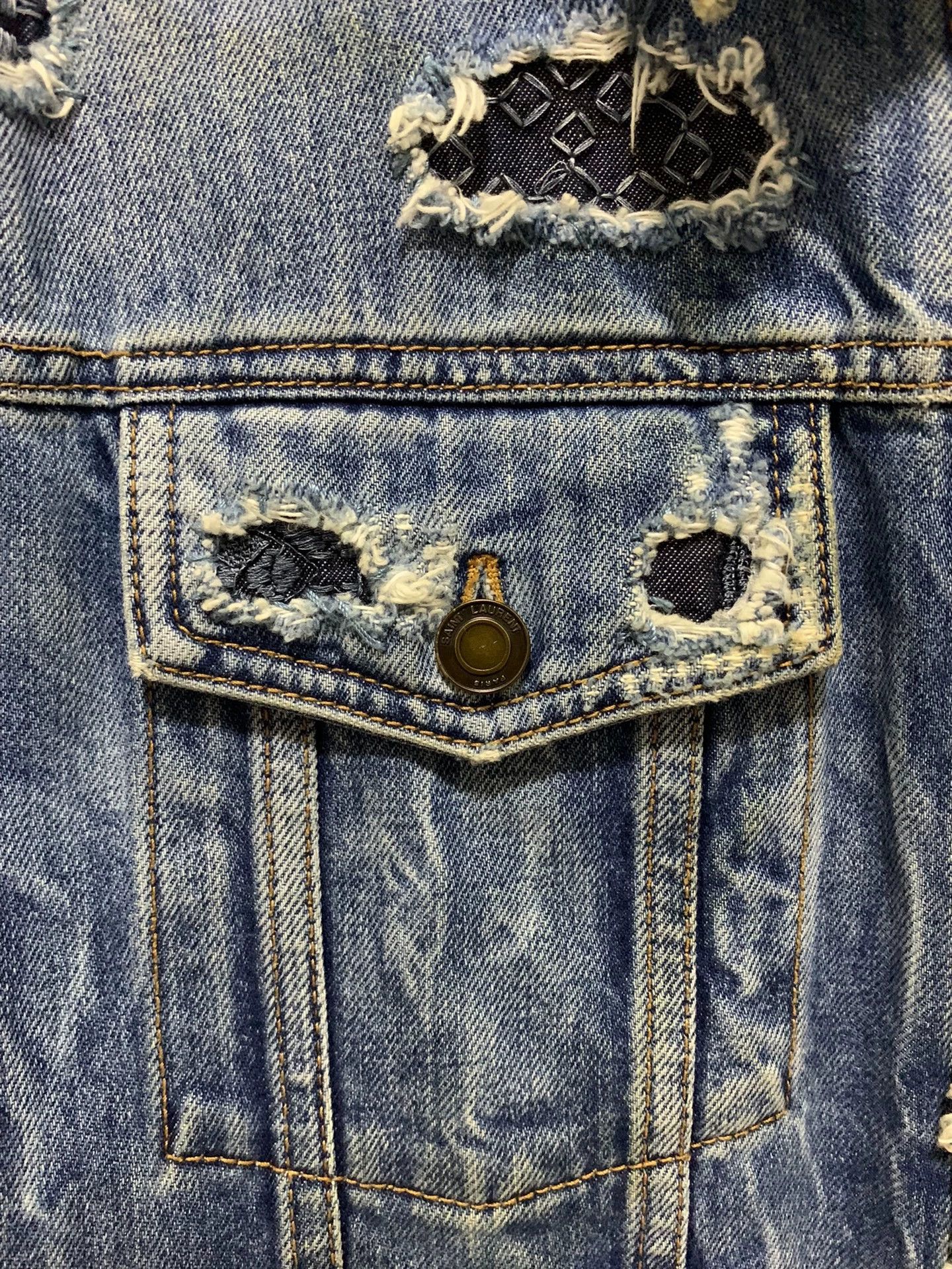 Saint Laurent Paris SLP 18ss Blue Ripple Distressed Denim Jkt L Size US L / EU 52-54 / 3 - 5 Thumbnail