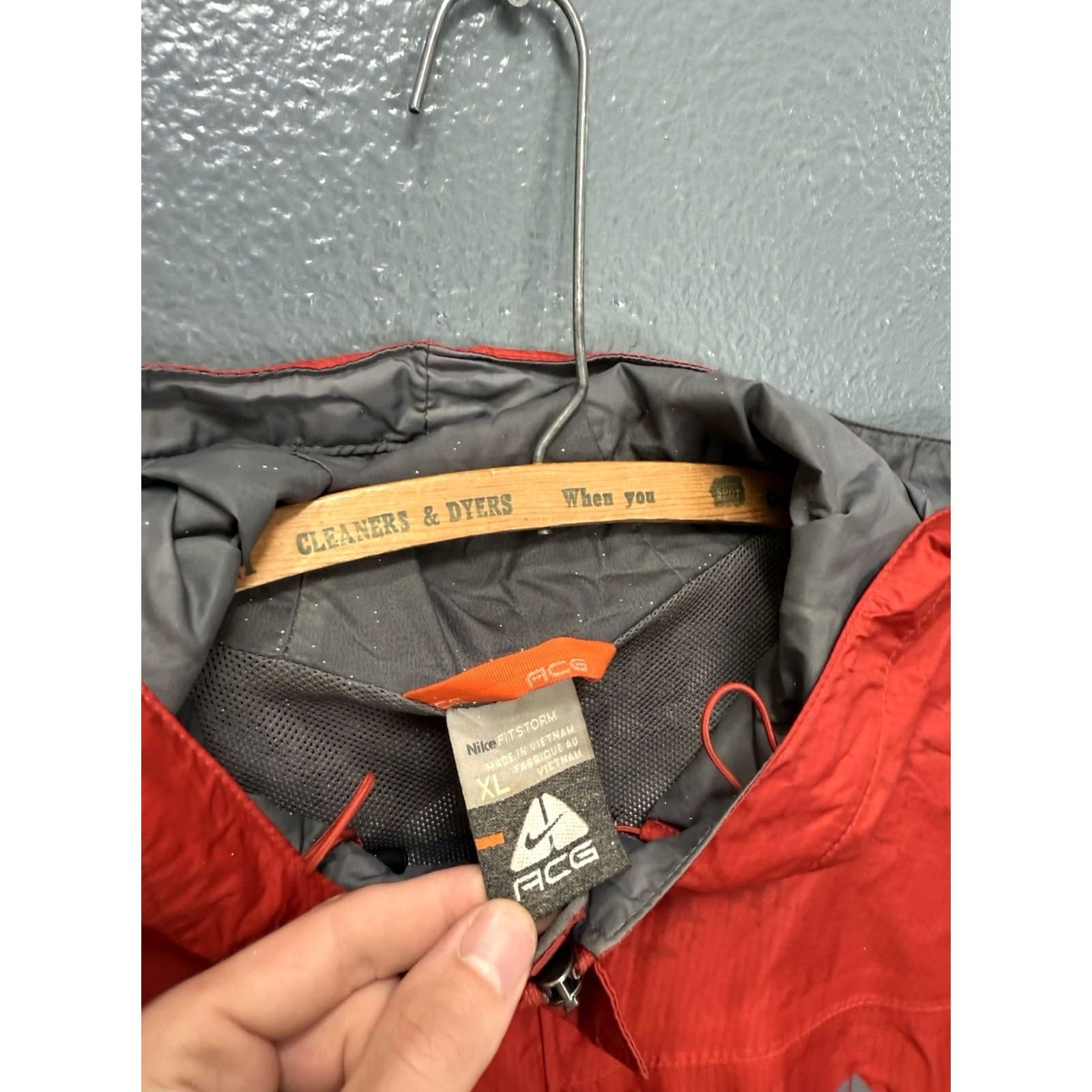 Nike VINTAGE Nike ACG Stormfit Jacket XL Red Nylon Zip Mens Windbreaker Flawed Size US XL / EU 56 / 4 - 2 Thumbnail