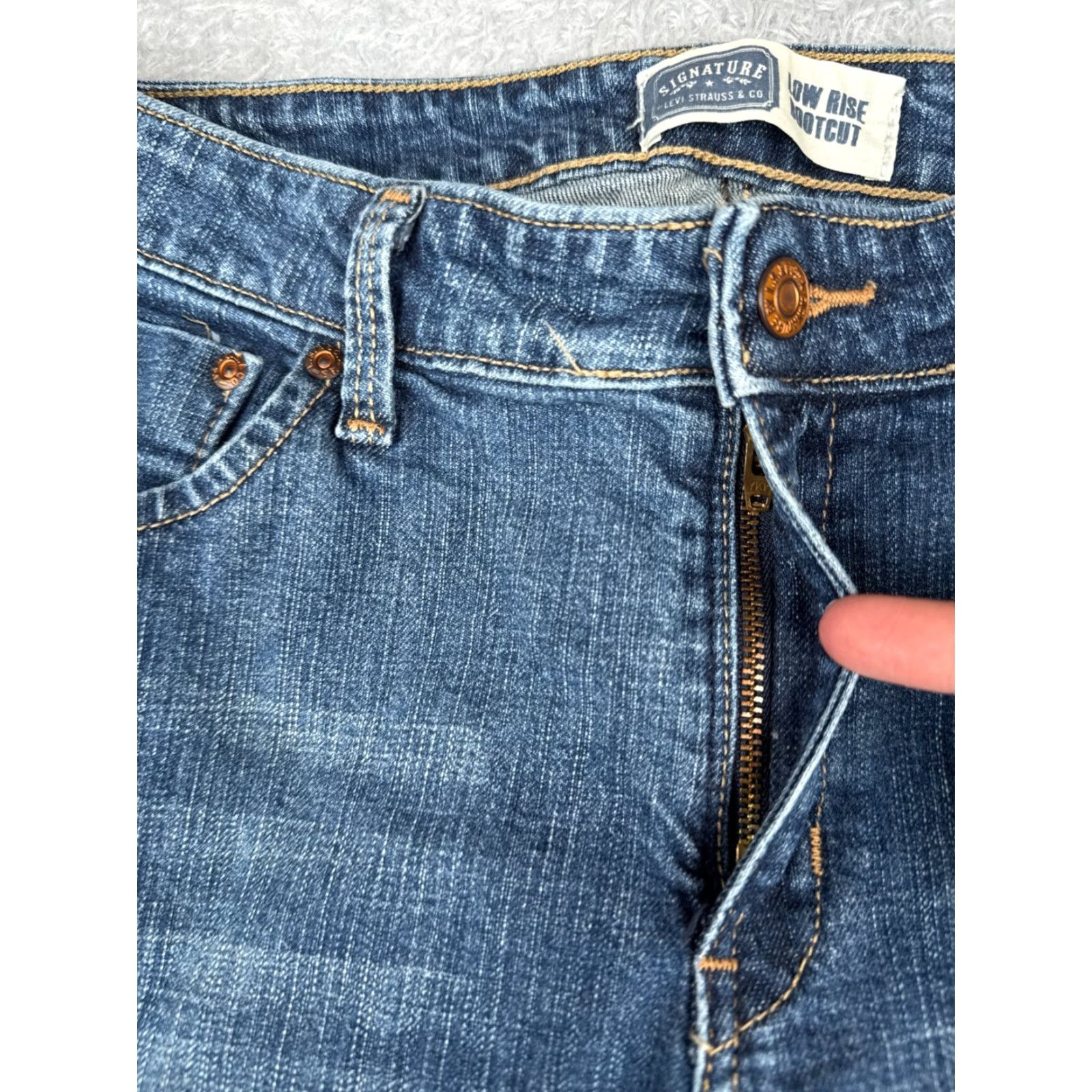 Levi's VINTAGE Levis Jeans Womens 12 Blue Denim Low Rise Bootcut Cotton Blend Medium Wash 32x29 Jeans Women Blue 90s Brand Levi's Mens (adjusted) Size 34" / US 12 / IT 48 - 5 Thumbnail