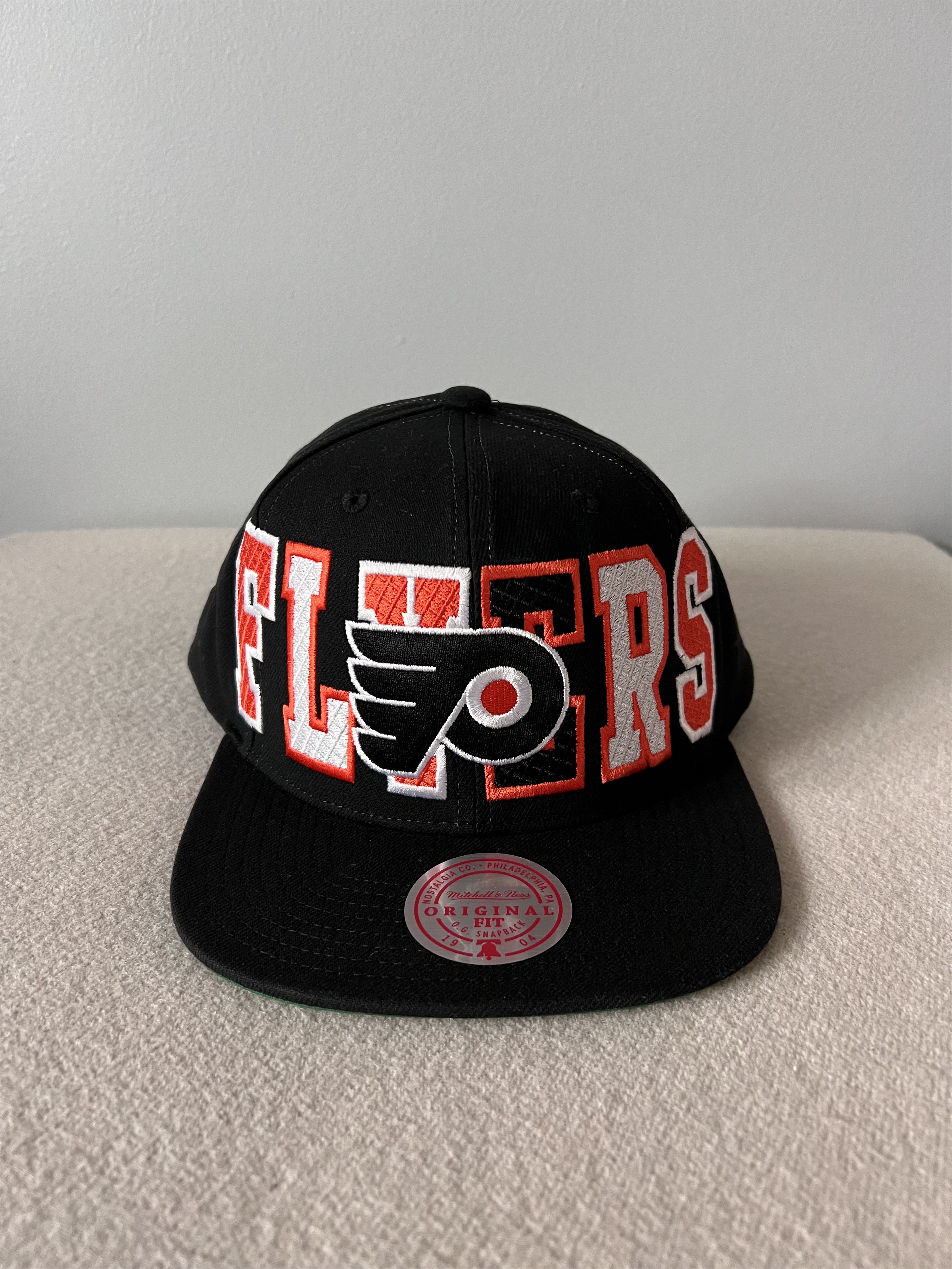 Mitchell & Ness Mitchell & Ness Philadelphia Flyers Varsity Bust Snapback Size ONE SIZE - 1 Thumbnail