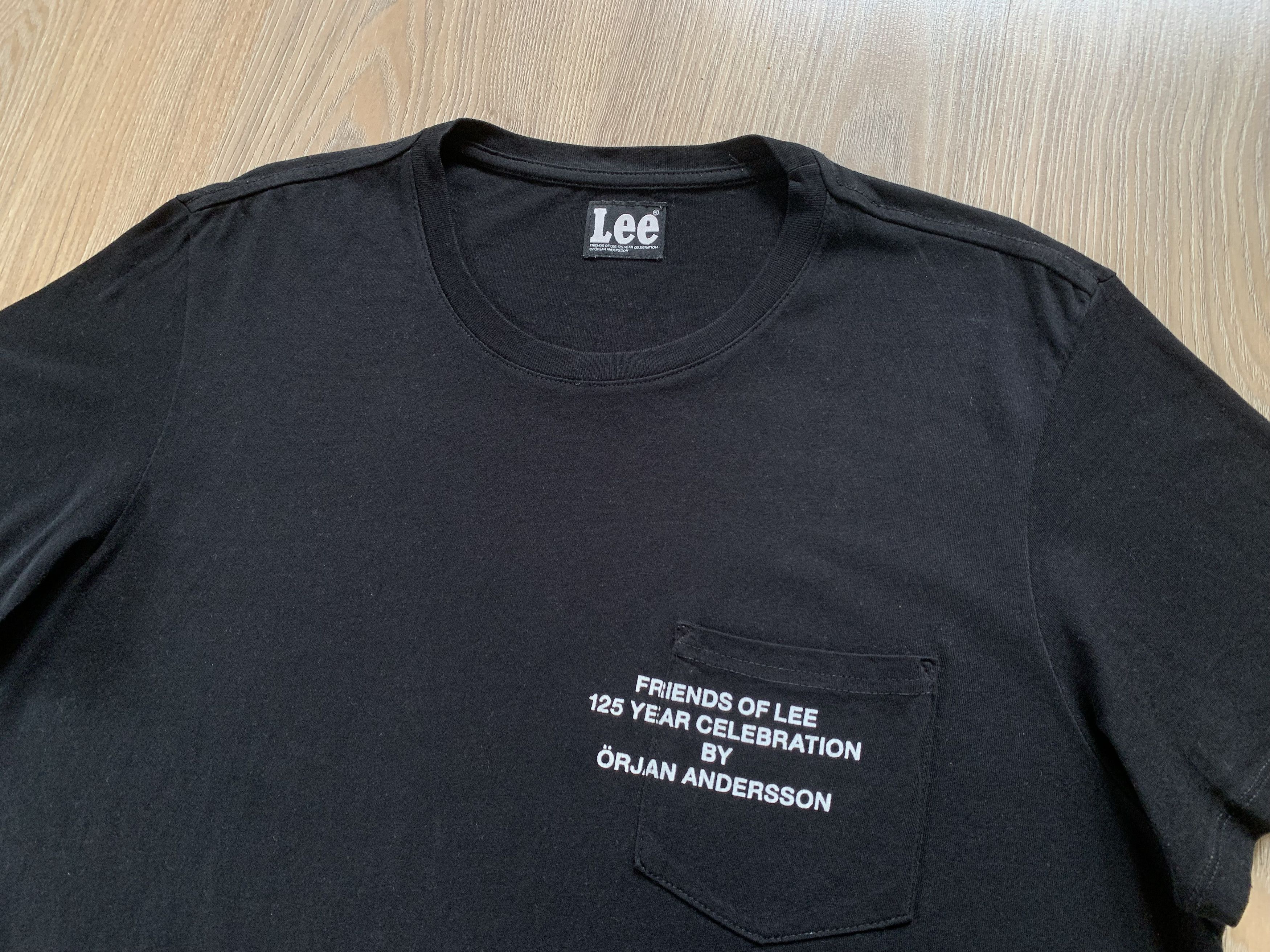 Lee × Vintage Rare Lee Orjan Andersson Black Pocket T Shirt Size US L / EU 52-54 / 3 - 4 Thumbnail